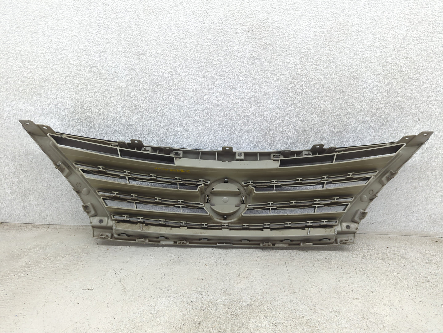 2013-2015 Nissan Sentra Front Grille Bumper Not Included - Oemusedautoparts1.com