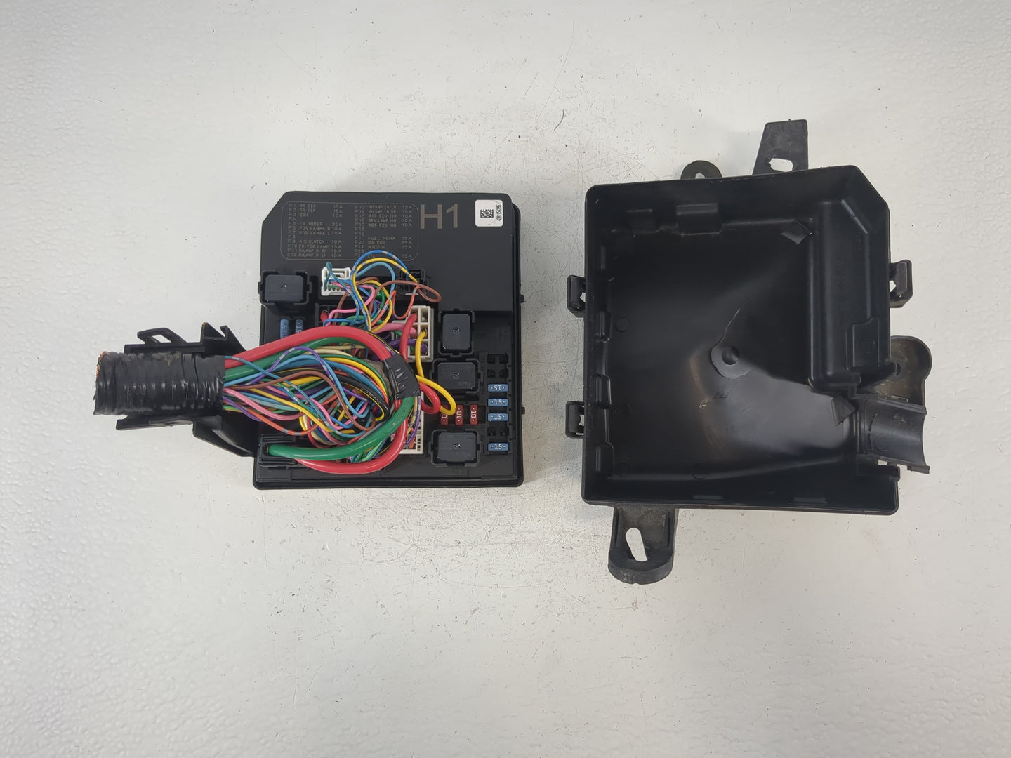 2013-2019 Nissan Sentra Fusebox Fuse Box Panel Relay Module P/N:284B7 3RA1A Fits Fits 2013 2014 2015 2016 2017 2018 2019 OEM