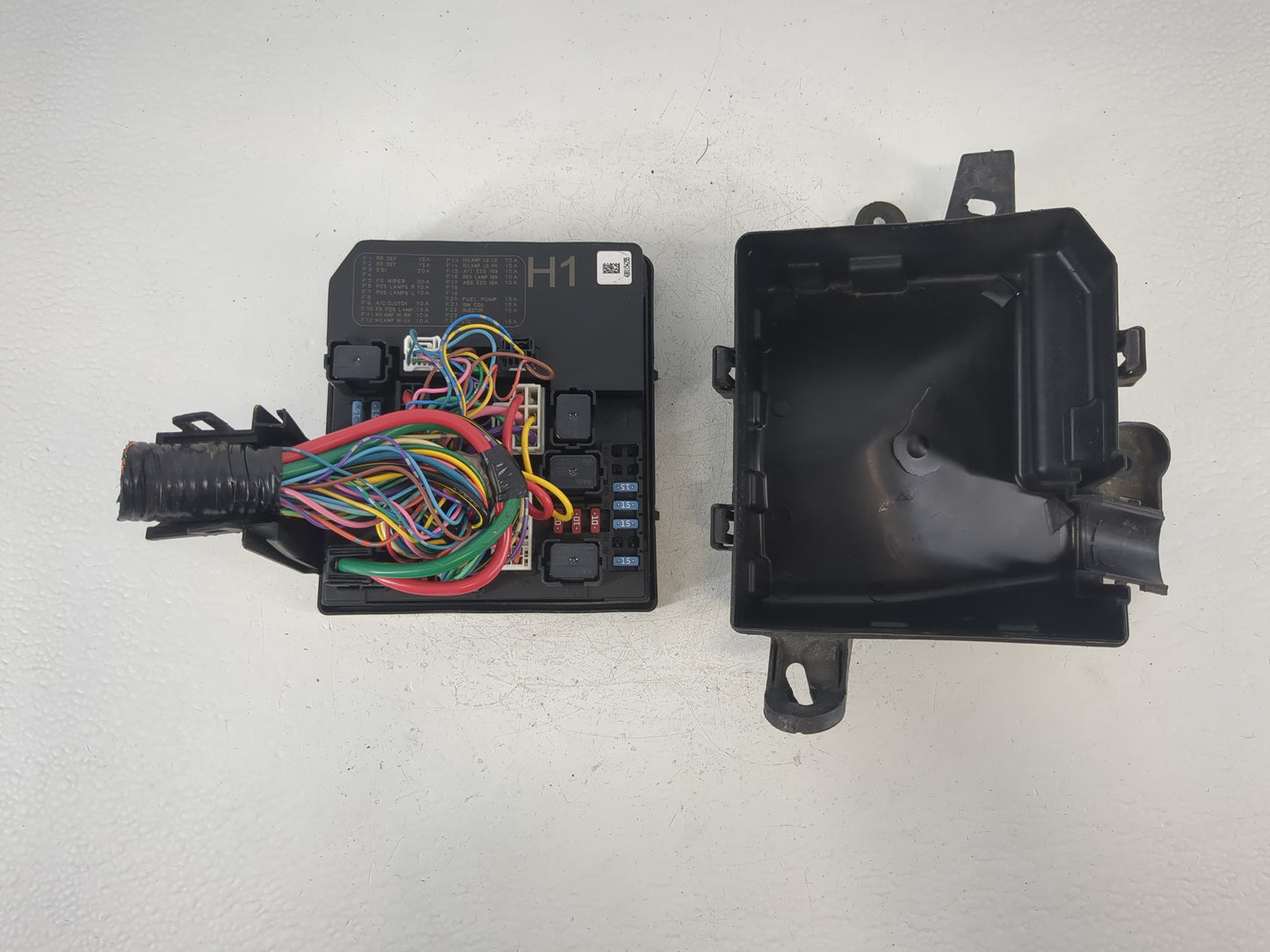 2013-2019 Nissan Sentra Fusebox Fuse Box Panel Relay Module P/N:284B7 3RA1A Fits Fits 2013 2014 2015 2016 2017 2018 2019 OEM