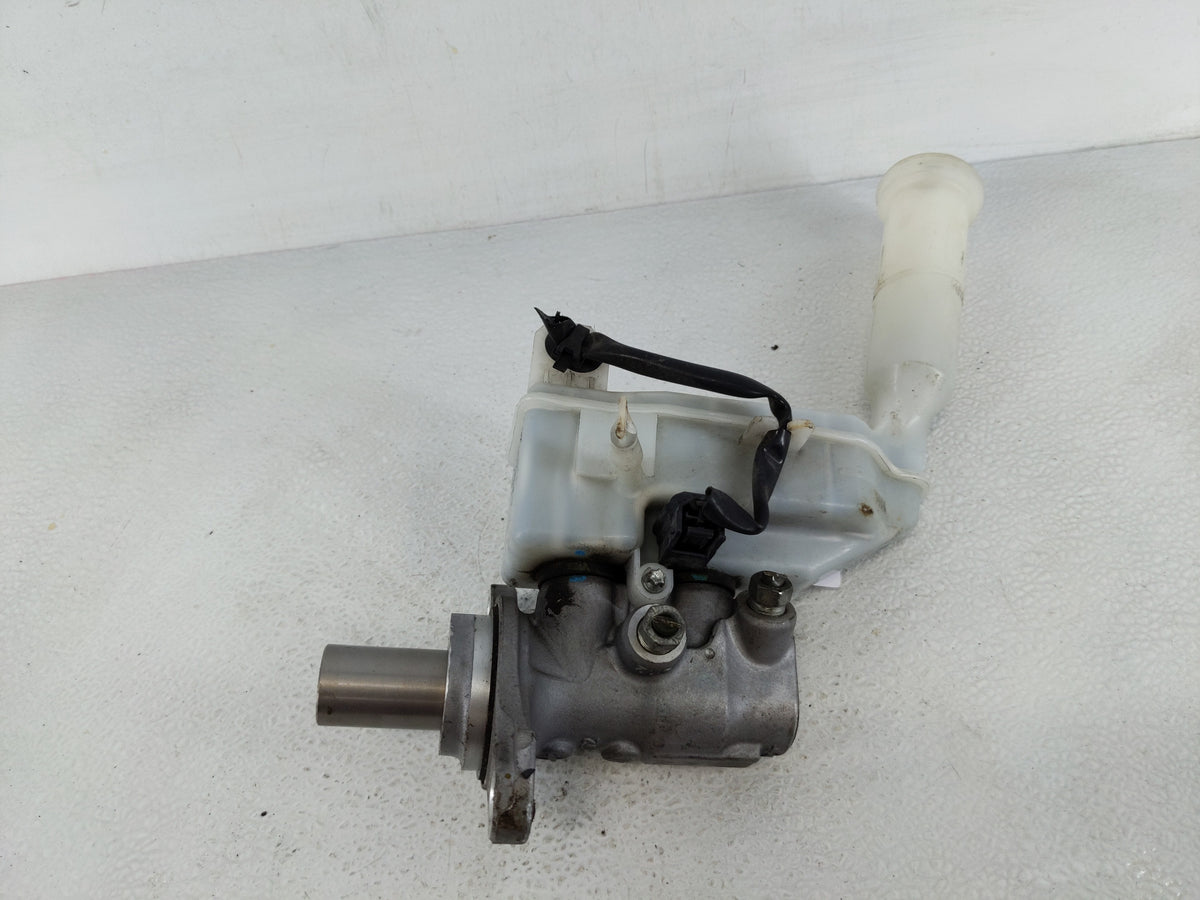 2013-2019 Nissan Sentra Brake Master Cylinder 1157285 - Oemusedautoparts1.com