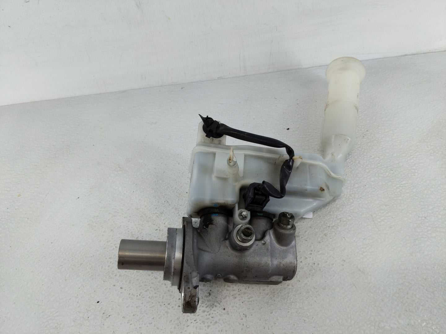 2013-2019 Nissan Sentra Brake Master Cylinder - Oemusedautoparts1.com
