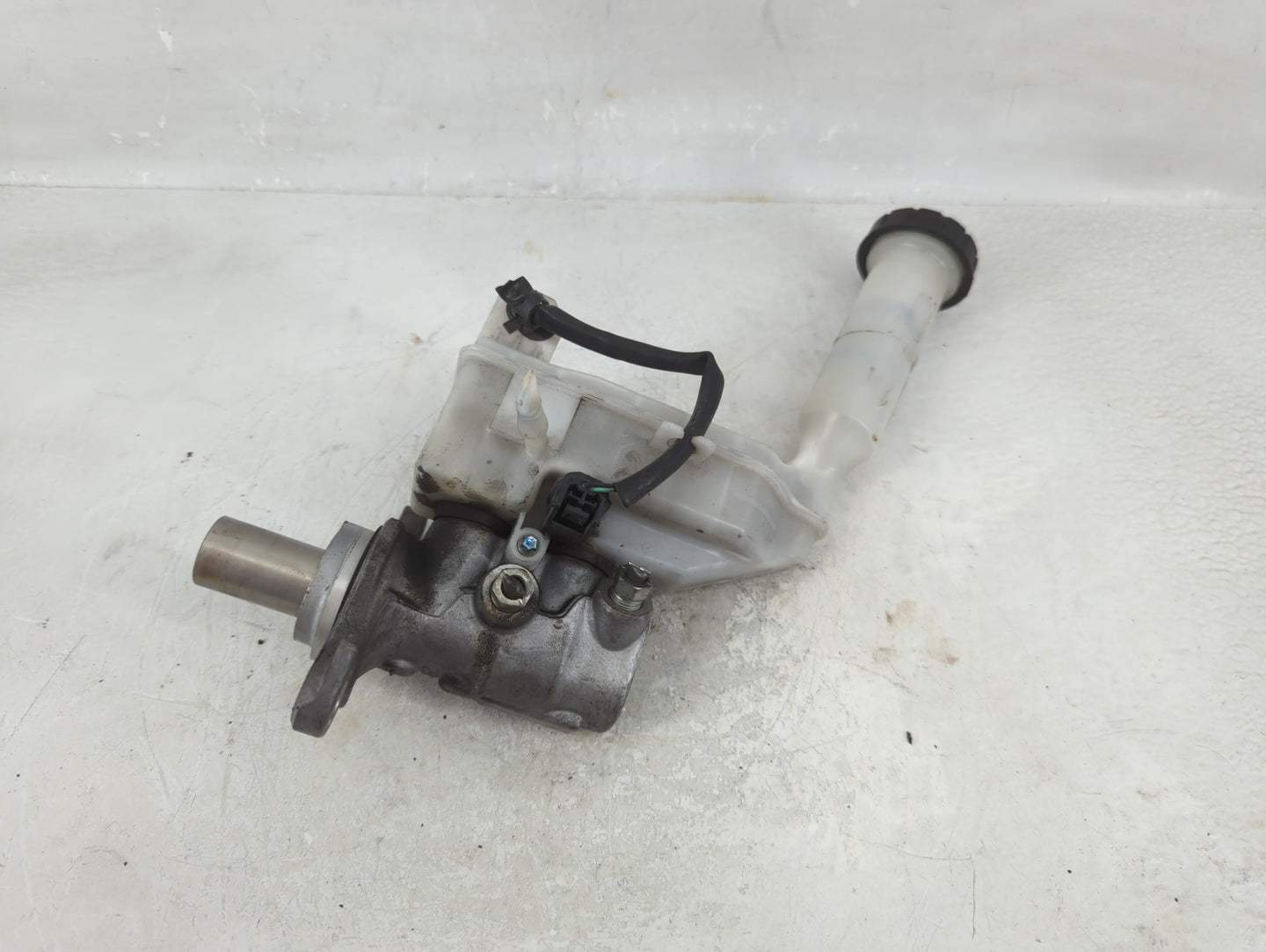 2013-2019 Nissan Sentra Brake Master Cylinder - Oemusedautoparts1.com