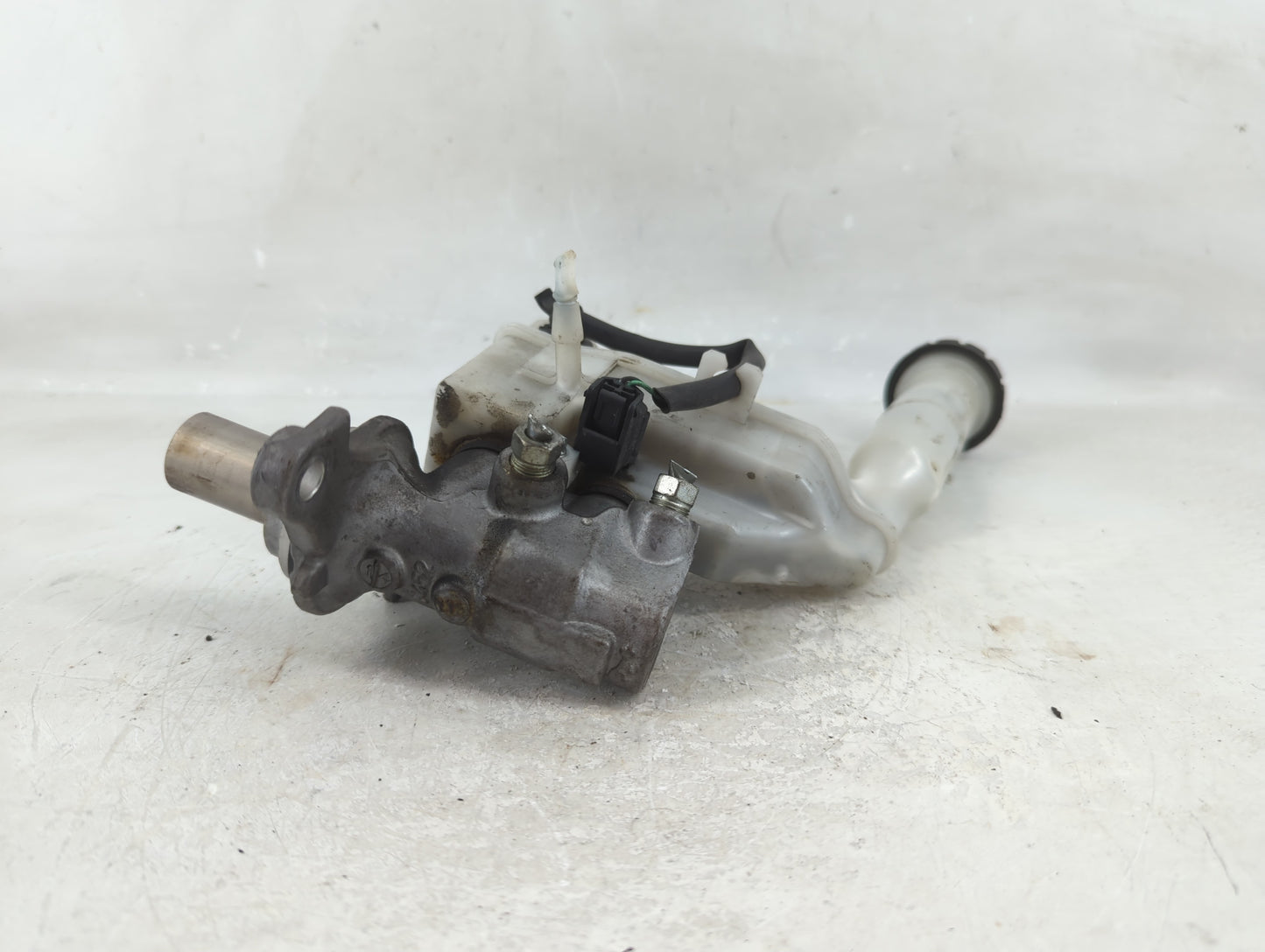 2013-2019 Nissan Sentra Brake Master Cylinder - Oemusedautoparts1.com