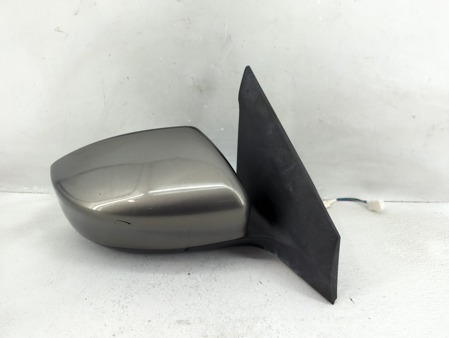 2013-2015 Nissan Sentra Passenger Side View Mirror - Right Door Mirror OEM Used - Oemusedautoparts1.com
