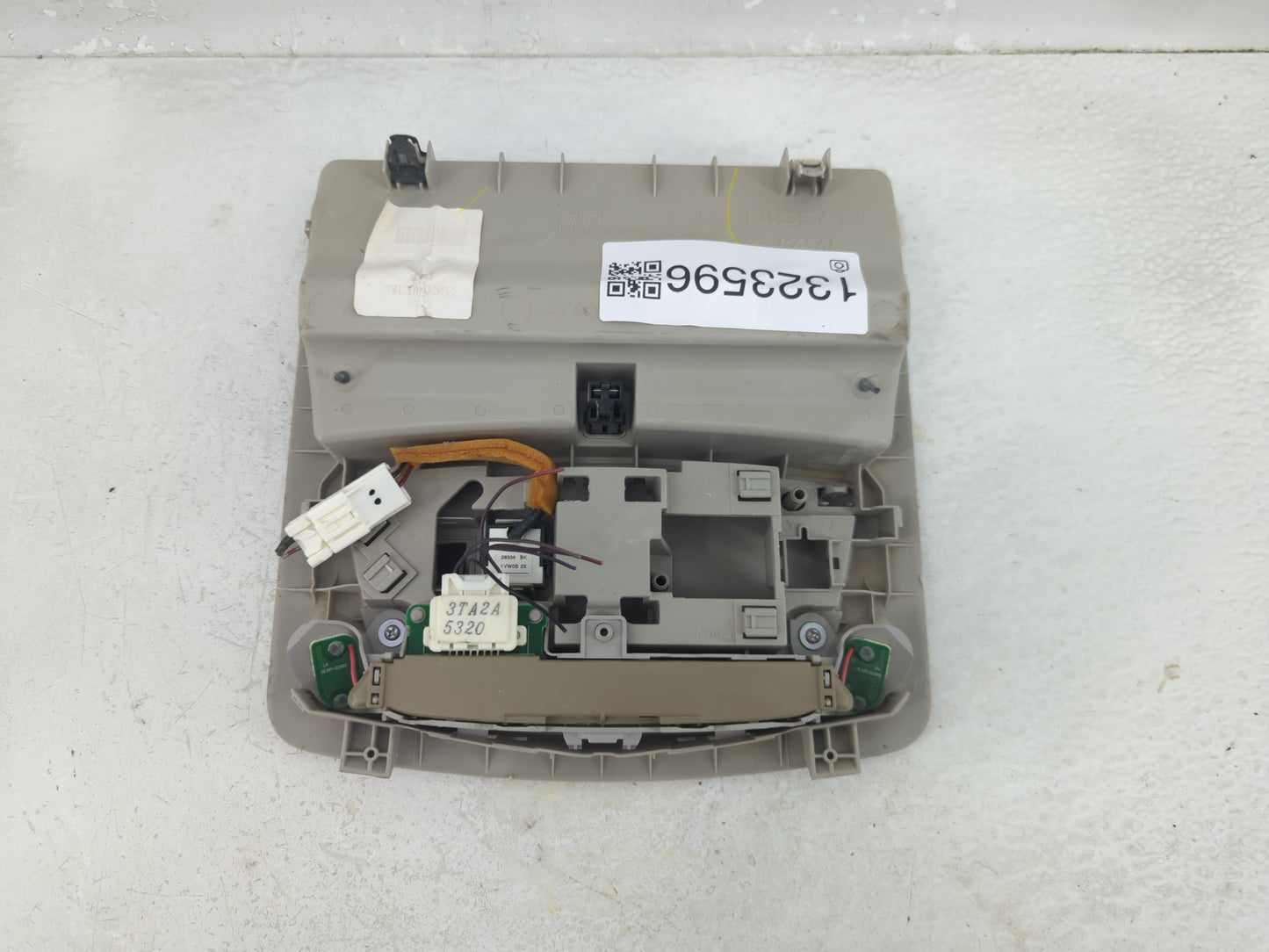 2015 Nissan Sentra Overhead Roof Console - Oemusedautoparts1.com