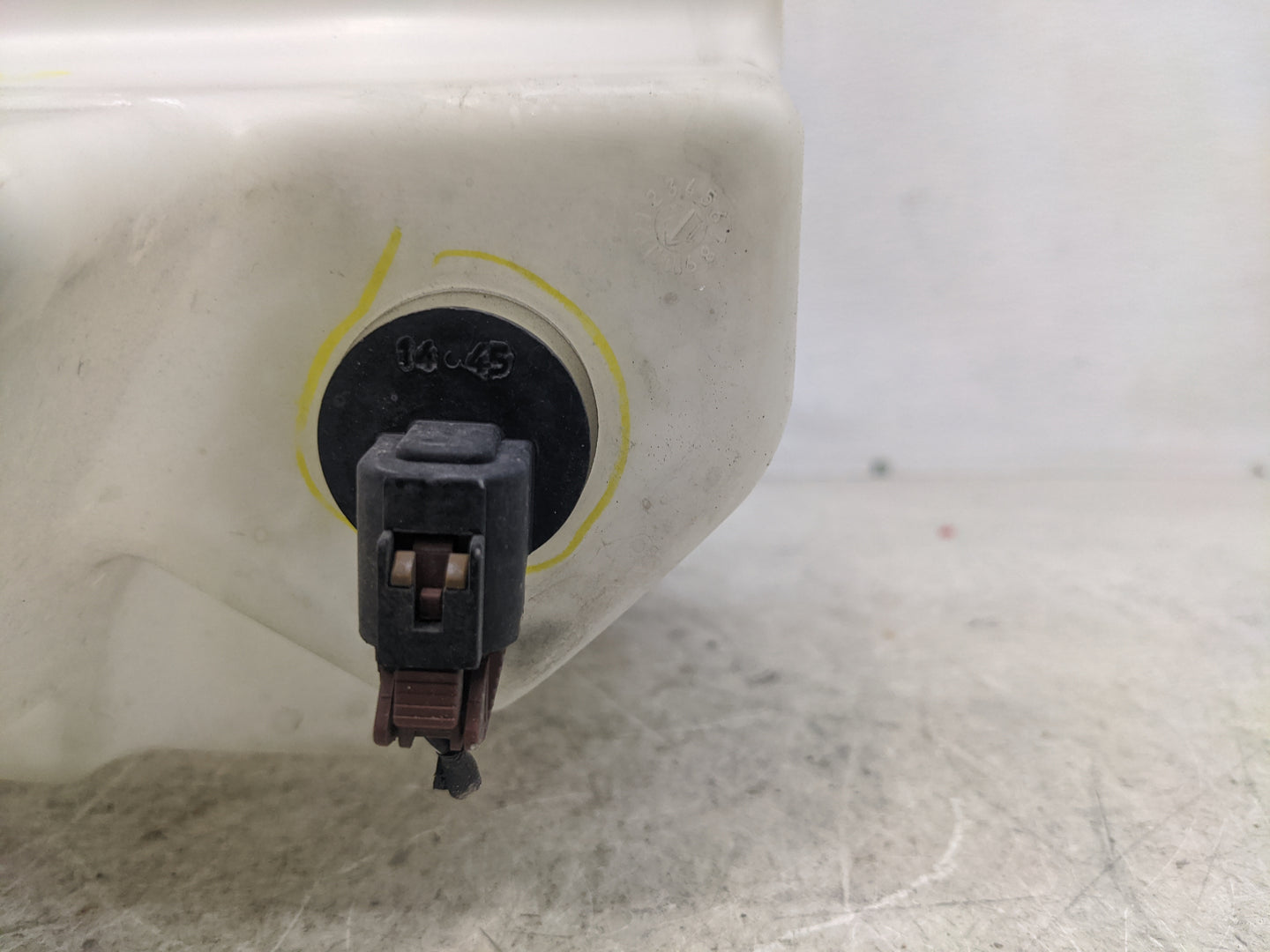 2013-2015 Nissan Sentra Windshield Washer Fluid Reservoir Bottle Oem - Oemusedautoparts1.com