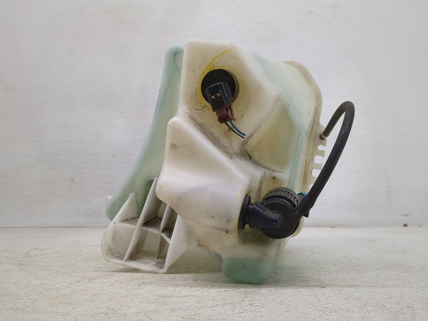 2013-2015 Nissan Sentra Windshield Washer Fluid Reservoir Bottle Oem - Oemusedautoparts1.com
