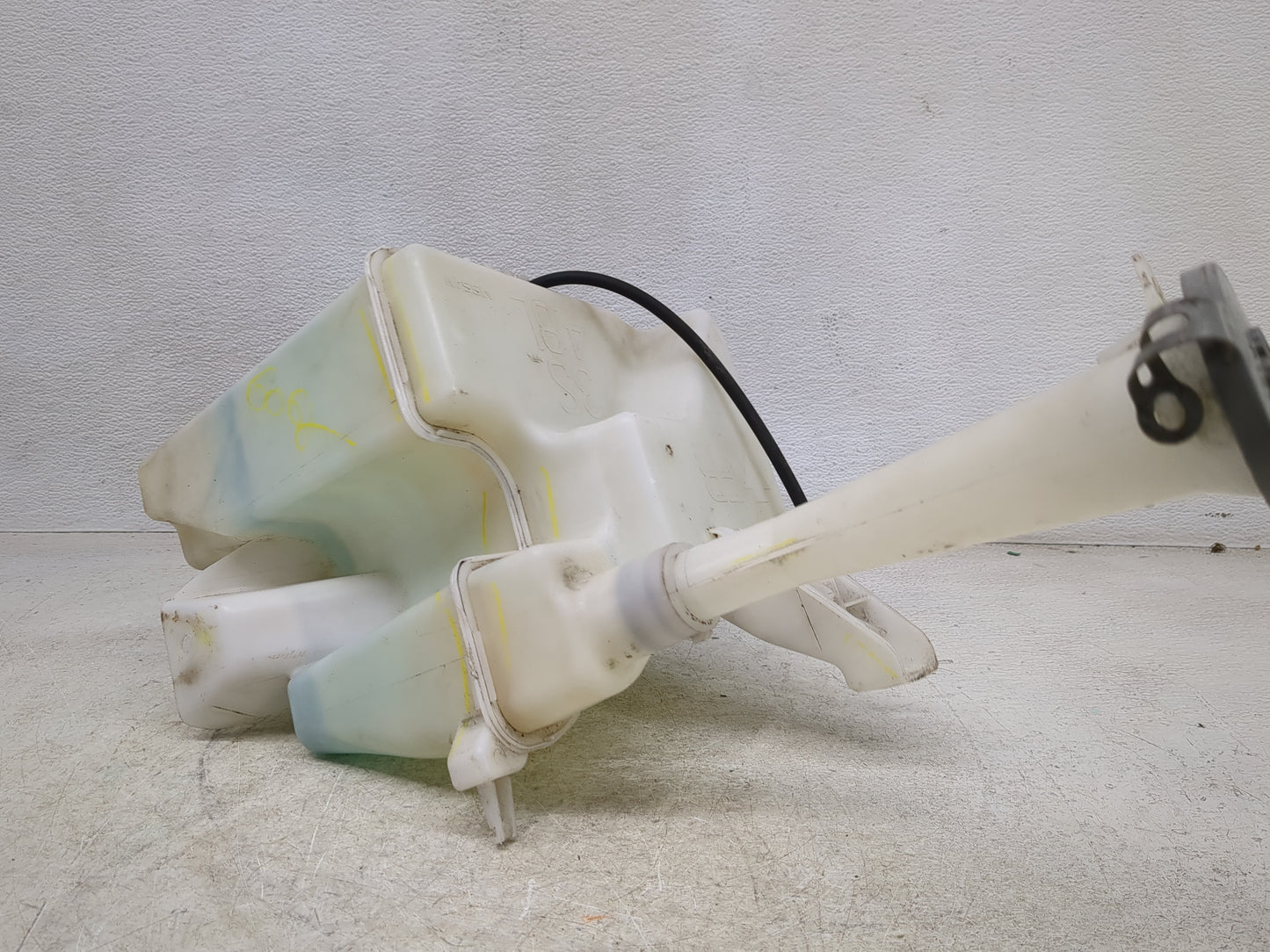 2013-2015 Nissan Sentra Windshield Washer Fluid Reservoir Bottle Oem - Oemusedautoparts1.com
