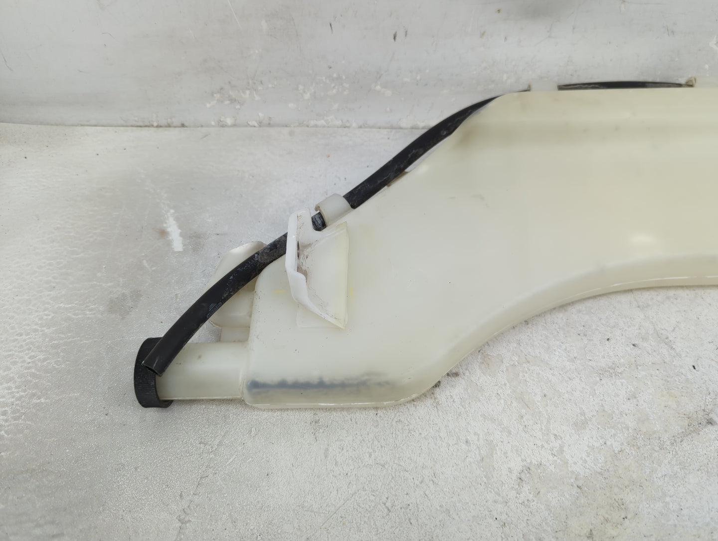 2015 Nissan Sentra Windshield Washer Fluid Reservoir Bottle Oem White - Oemusedautoparts1.com