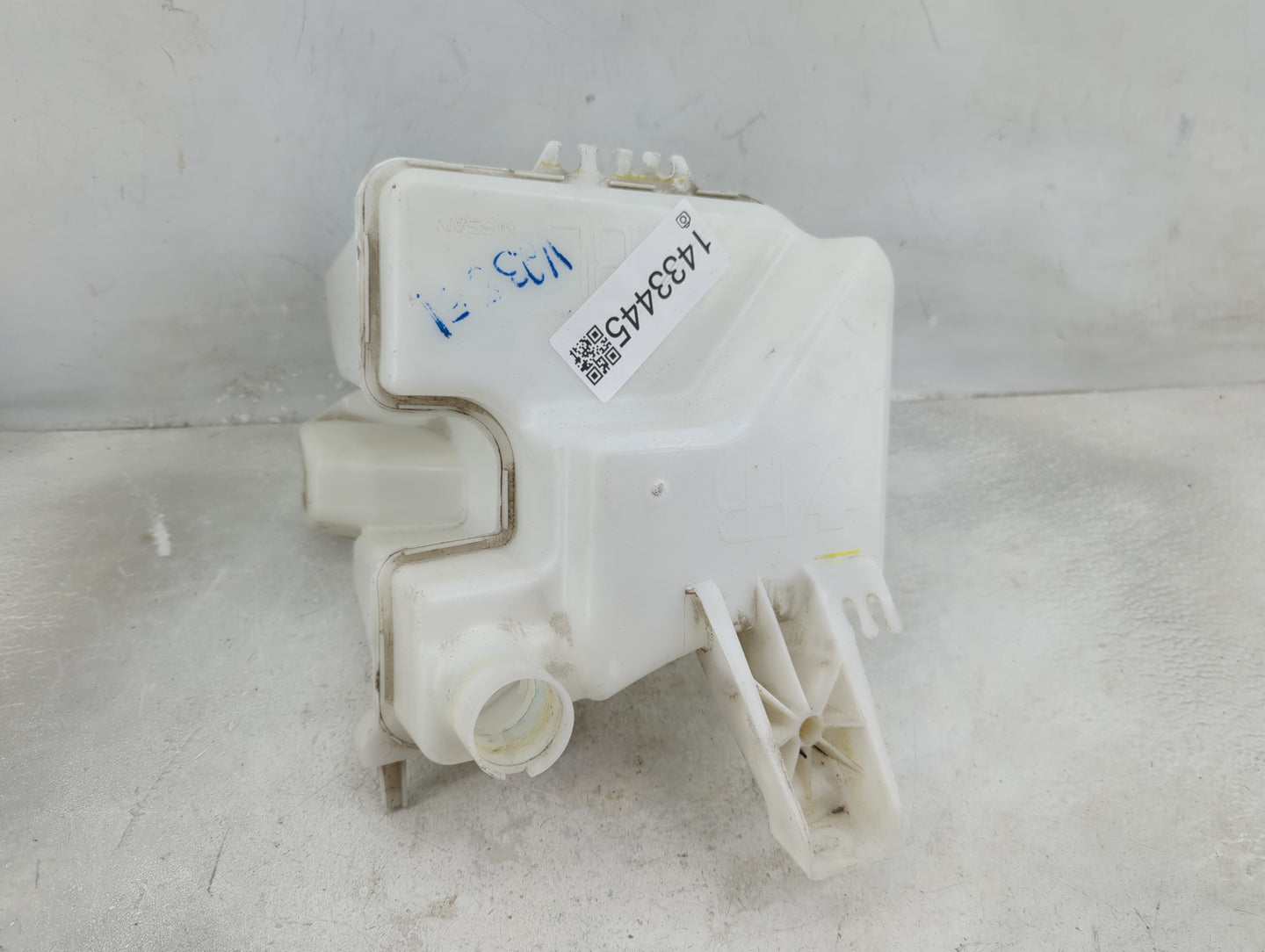 2013-2015 Nissan Sentra Windshield Washer Fluid Reservoir Bottle Oem - Oemusedautoparts1.com