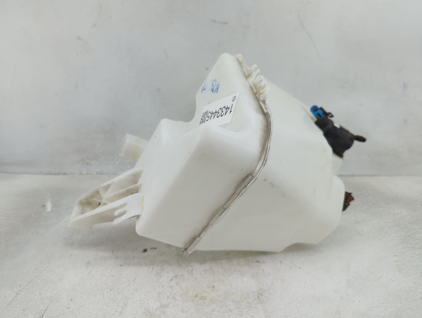 2013-2015 Nissan Sentra Windshield Washer Fluid Reservoir Bottle Oem - Oemusedautoparts1.com