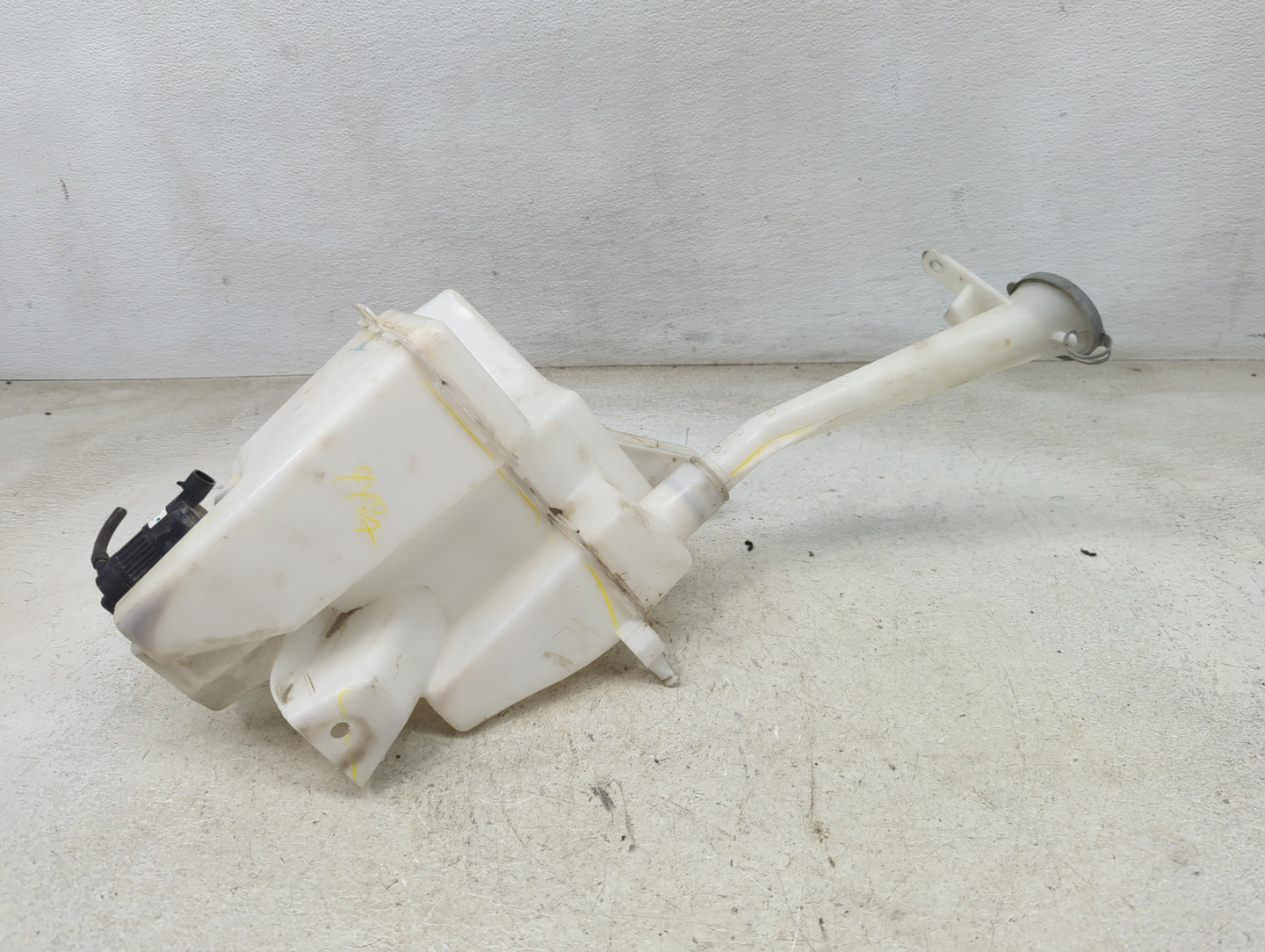 2013-2015 Nissan Sentra Windshield Washer Fluid Reservoir Bottle Oem 1465886 - Oemusedautoparts1.com