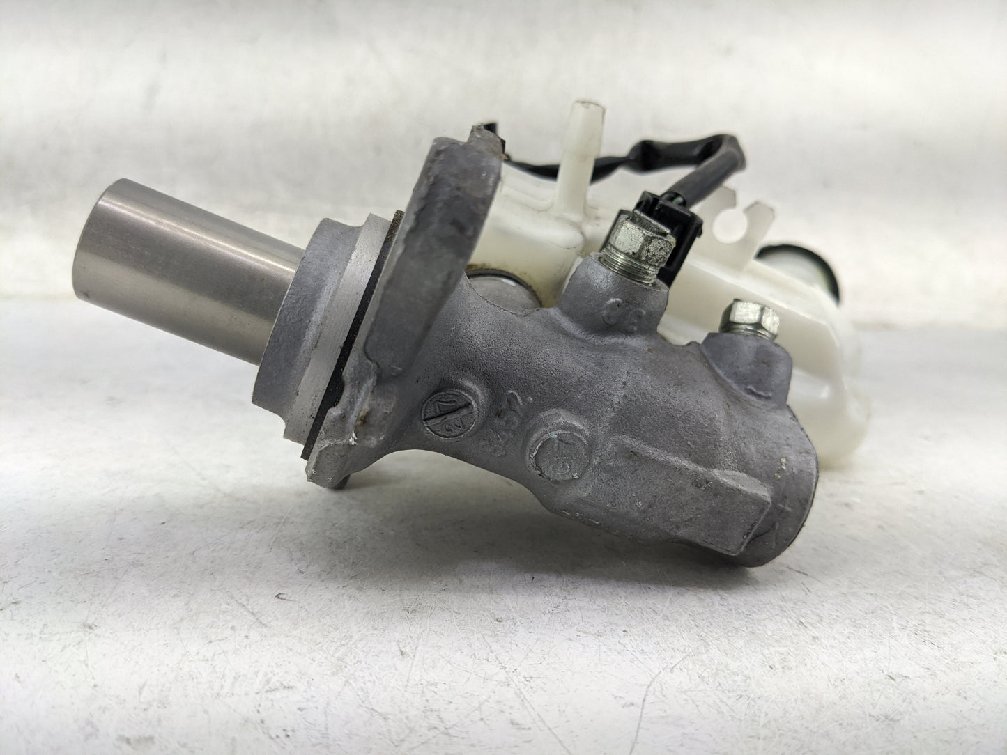 2015 Nissan Sentra Brake Master Cylinder - Oemusedautoparts1.com