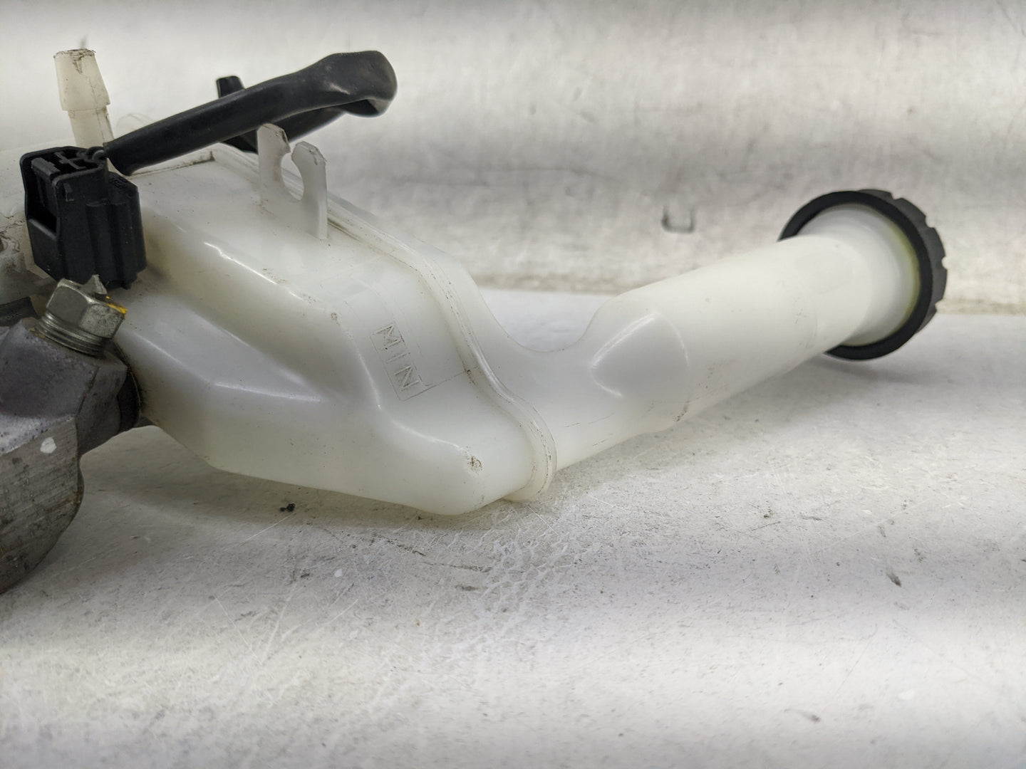 2015 Nissan Sentra Brake Master Cylinder - Oemusedautoparts1.com