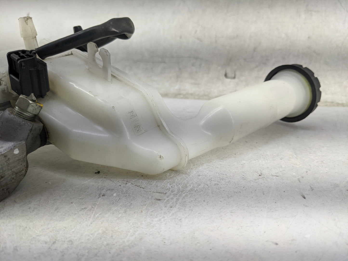 2015 Nissan Sentra Brake Master Cylinder - Oemusedautoparts1.com