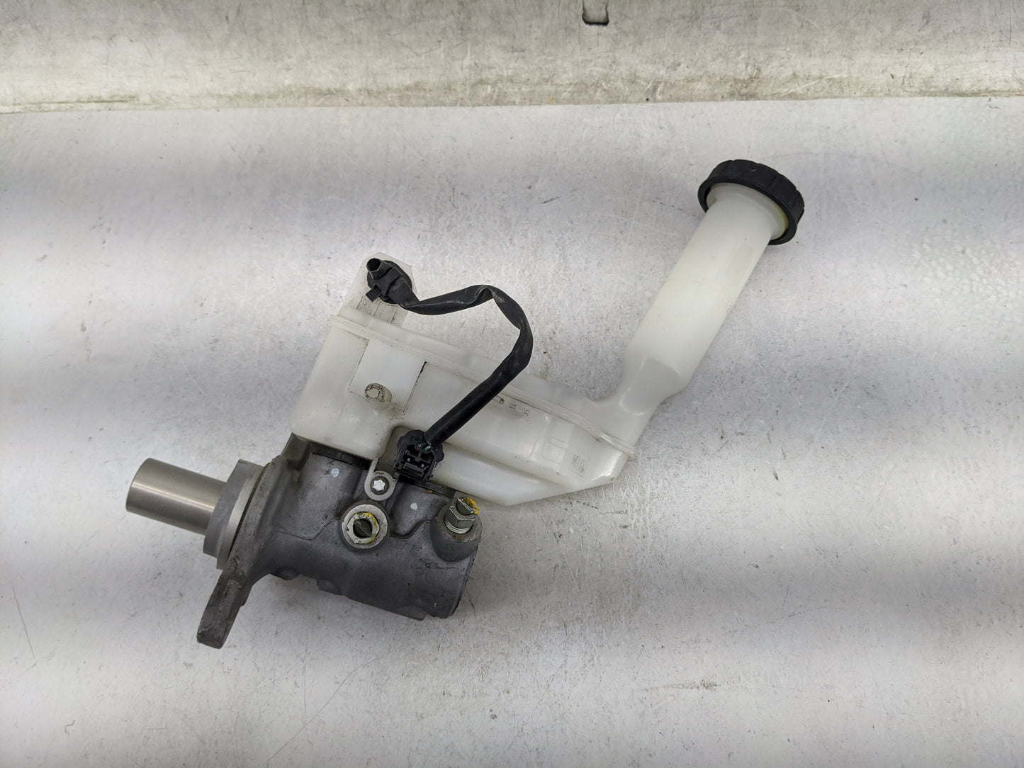 2015 Nissan Sentra Brake Master Cylinder - Oemusedautoparts1.com