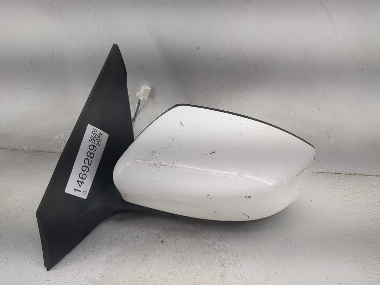 2013-2015 Nissan Sentra Driver Side View Mirror - Left Door Mirror OEM Used - Oemusedautoparts1.com