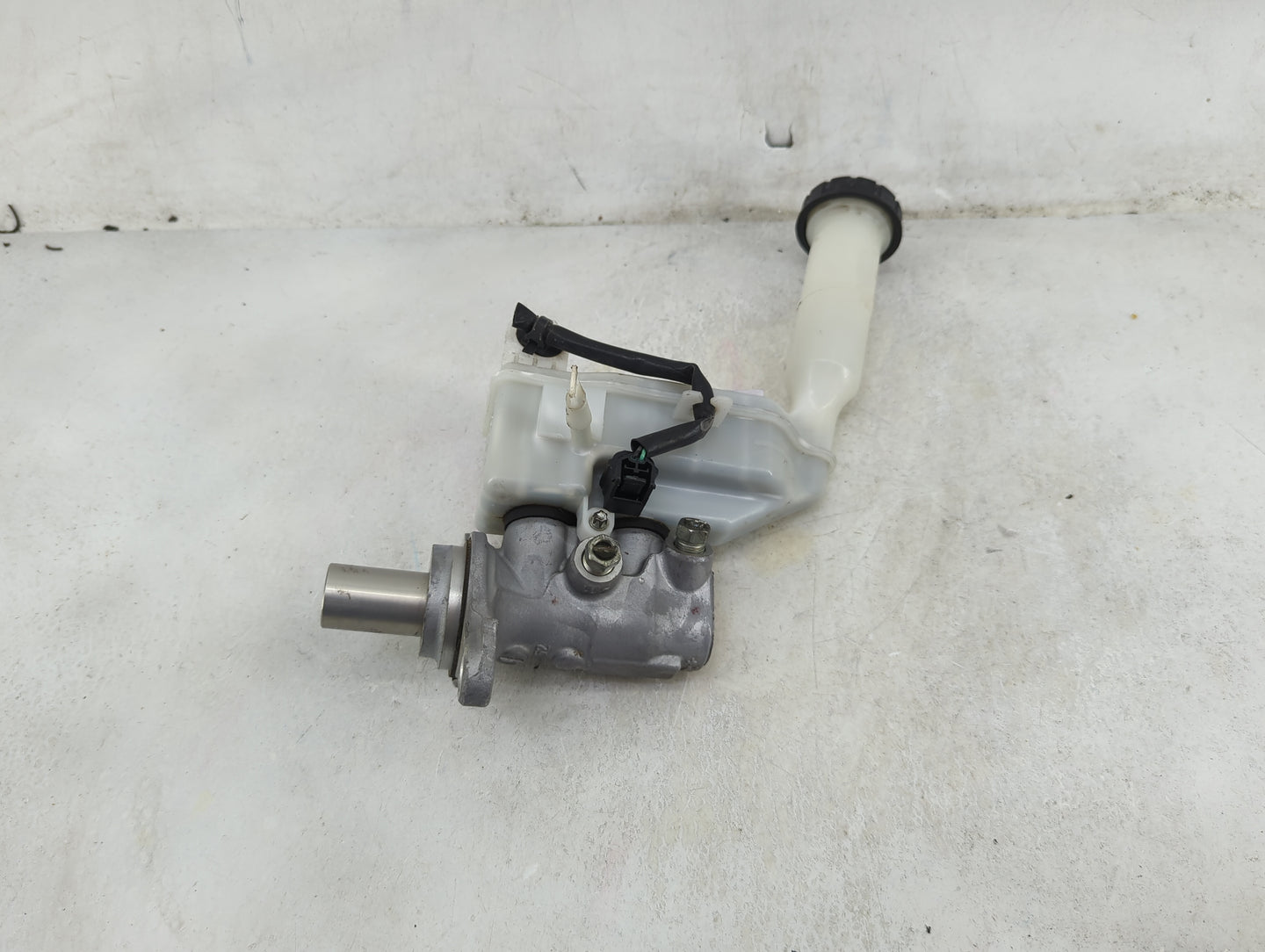 2013-2019 Nissan Sentra Brake Master Cylinder 1489071 - Oemusedautoparts1.com