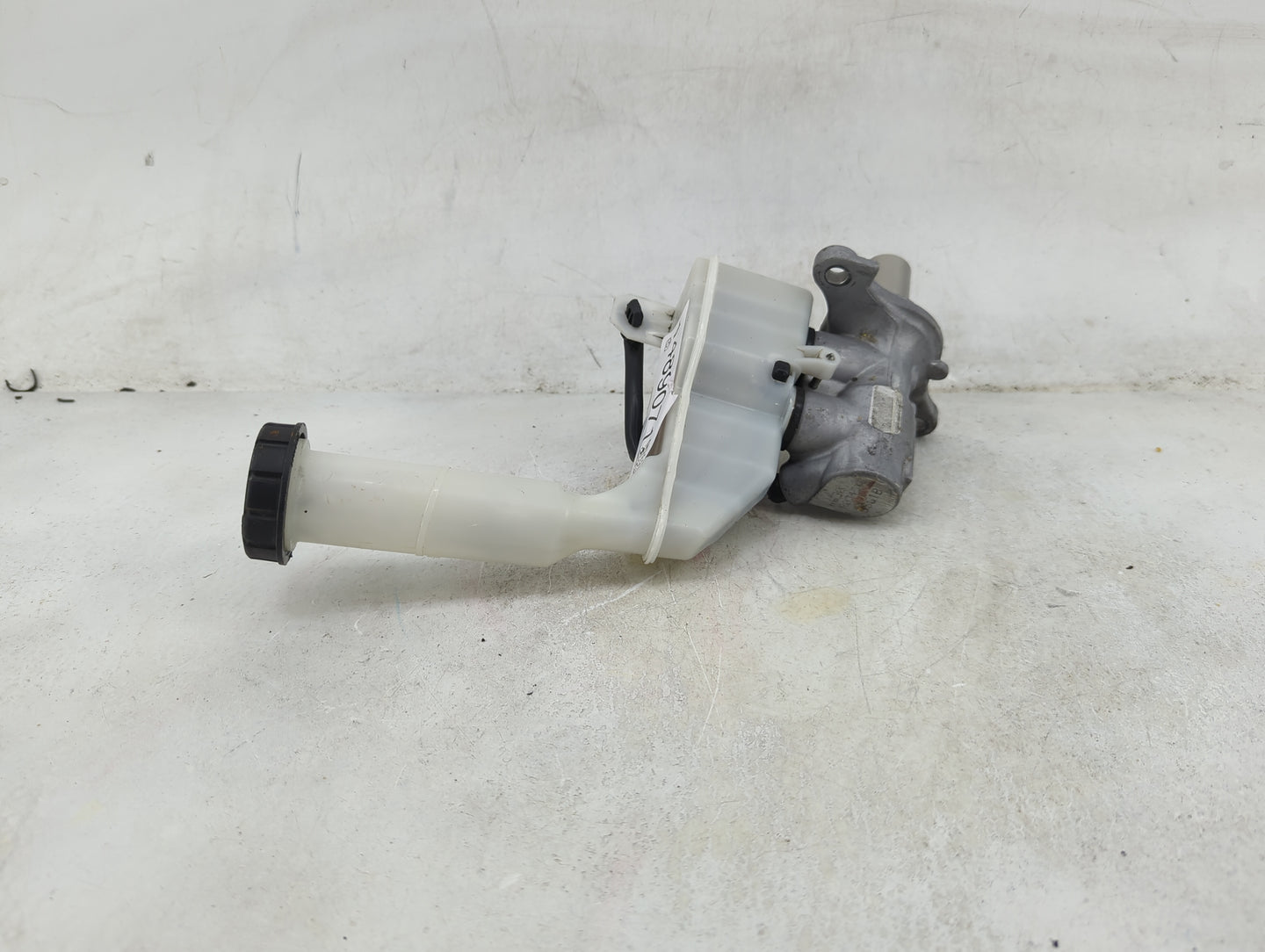 2013-2019 Nissan Sentra Brake Master Cylinder 1489071 - Oemusedautoparts1.com