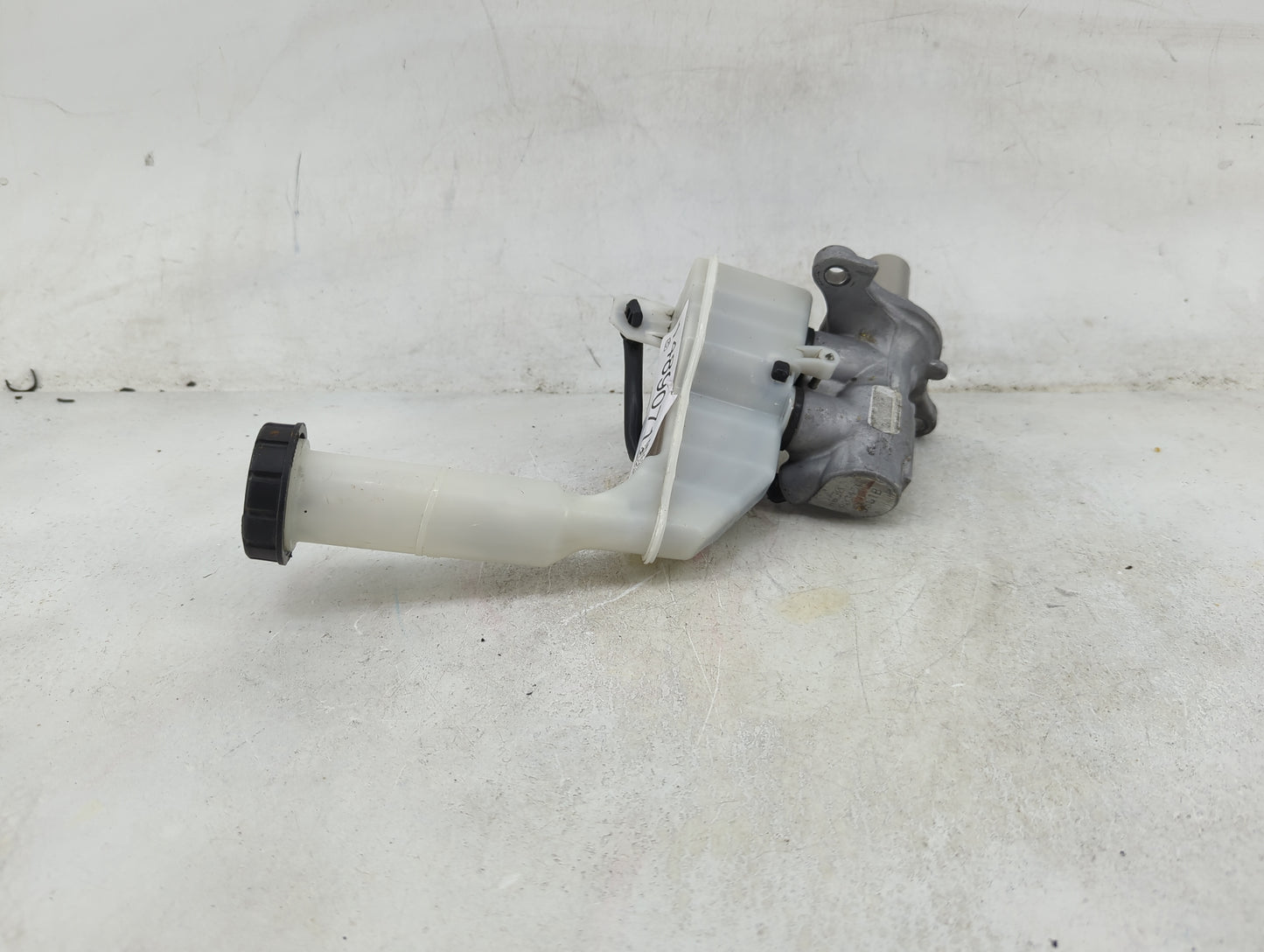 2013-2019 Nissan Sentra Brake Master Cylinder 1489071 - Oemusedautoparts1.com