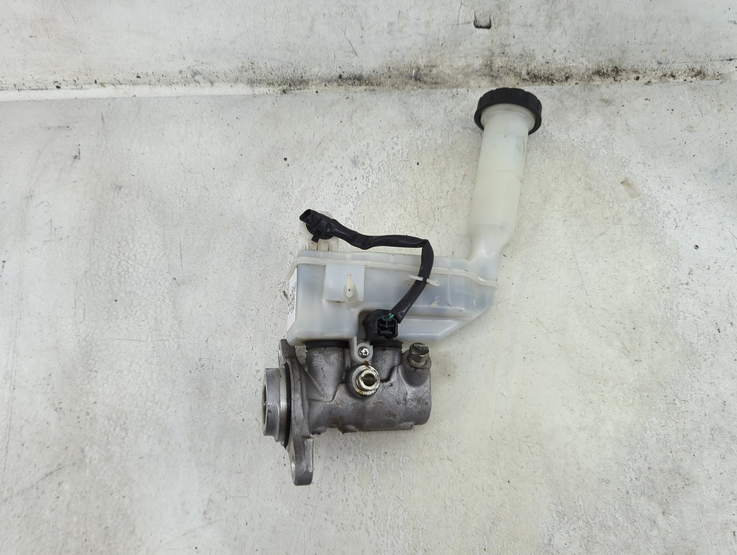 2013-2019 Nissan Sentra Brake Master Cylinder 1492389 - Oemusedautoparts1.com