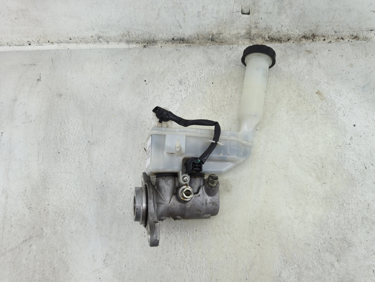 2013-2019 Nissan Sentra Brake Master Cylinder 1492389 - Oemusedautoparts1.com