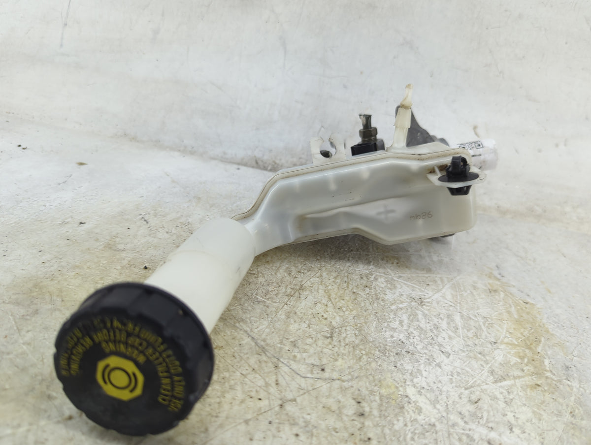 2013-2019 Nissan Sentra Brake Master Cylinder 1496761 - Oemusedautoparts1.com
