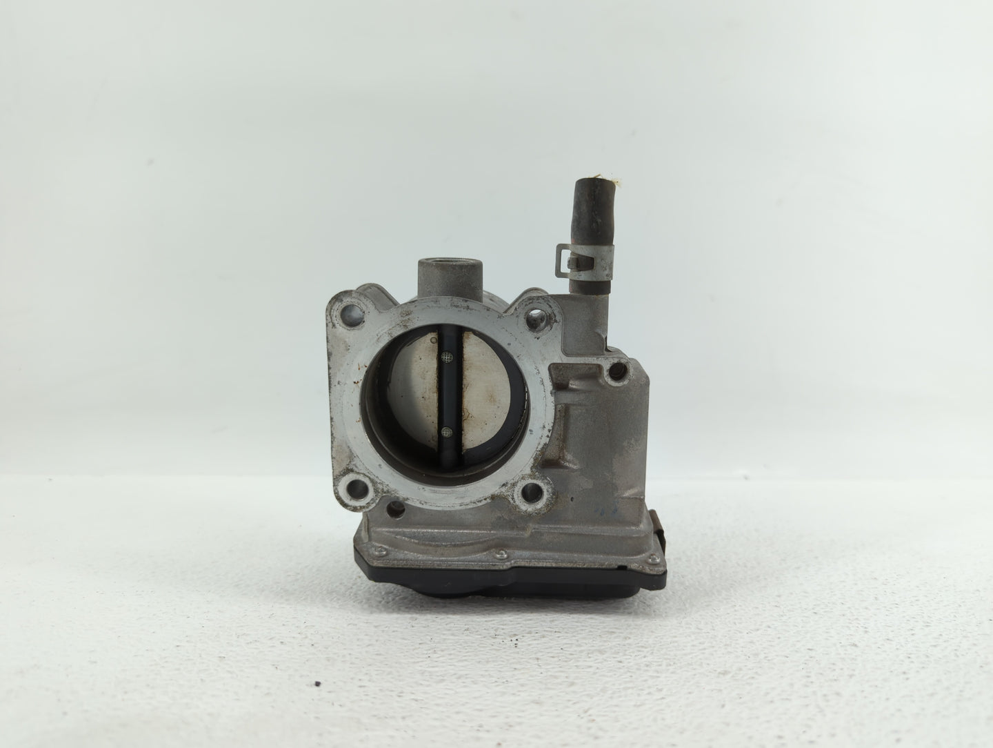 2013-2019 Nissan Sentra Throttle Body P/N:3RA60-01 C 3RA60-01 E, 3RA60-01 D Fits Fits 2013 2014 2015 2016 2017 2018 2019 OEM