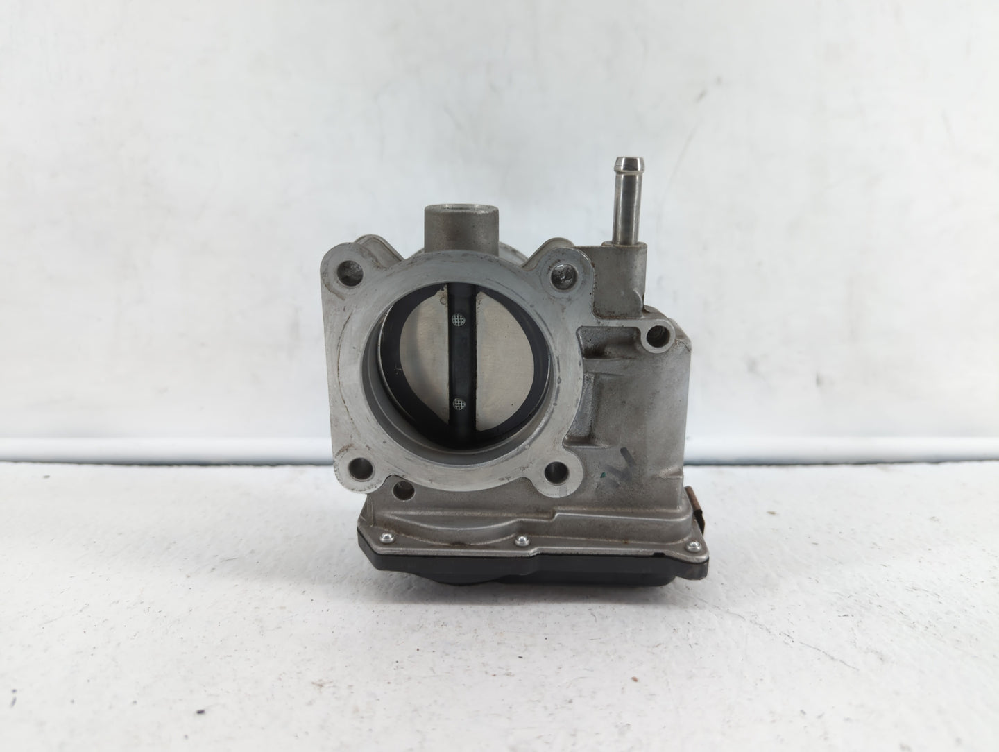 2013-2019 Nissan Sentra Throttle Body P/N:3RA60-01 C 3RA60-01 E, 3RA60-01 D Fits Fits 2013 2014 2015 2016 2017 2018 2019 OEM