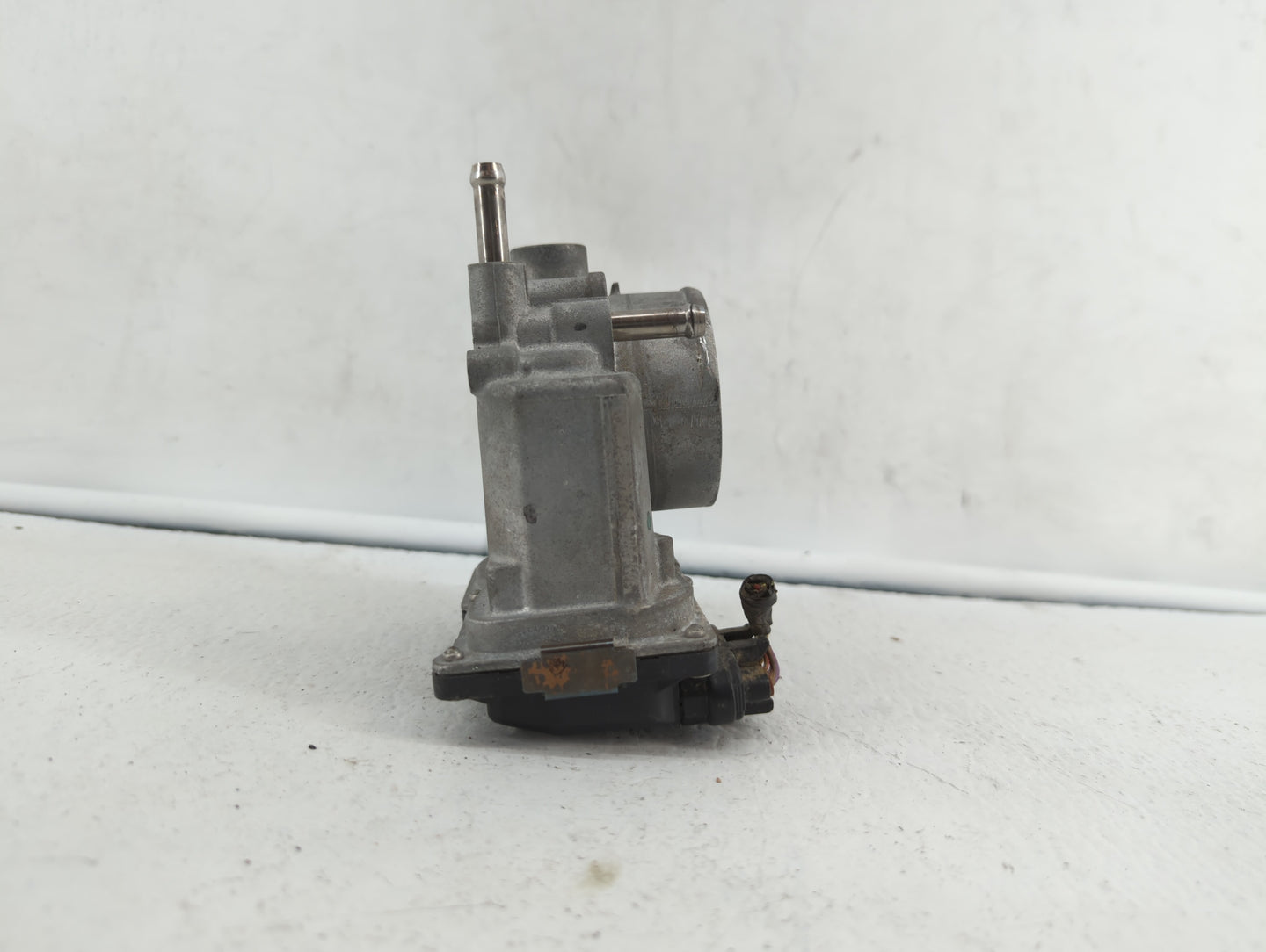 2013-2019 Nissan Sentra Throttle Body P/N:3RA60-01 C 3RA60-01 E, 3RA60-01 D Fits Fits 2013 2014 2015 2016 2017 2018 2019 OEM