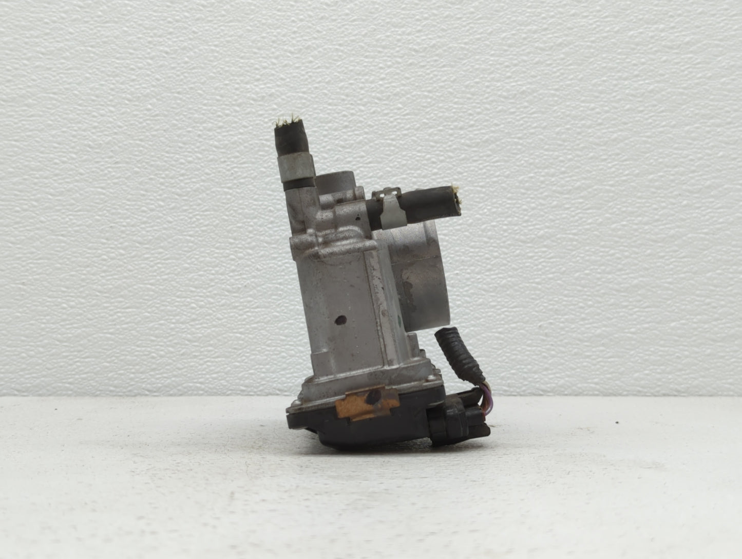 2013-2019 Nissan Sentra Throttle Body P/N:3RA60-01 C 3RA60-01 E, 3RA60-01 D Fits Fits 2013 2014 2015 2016 2017 2018 2019 OEM