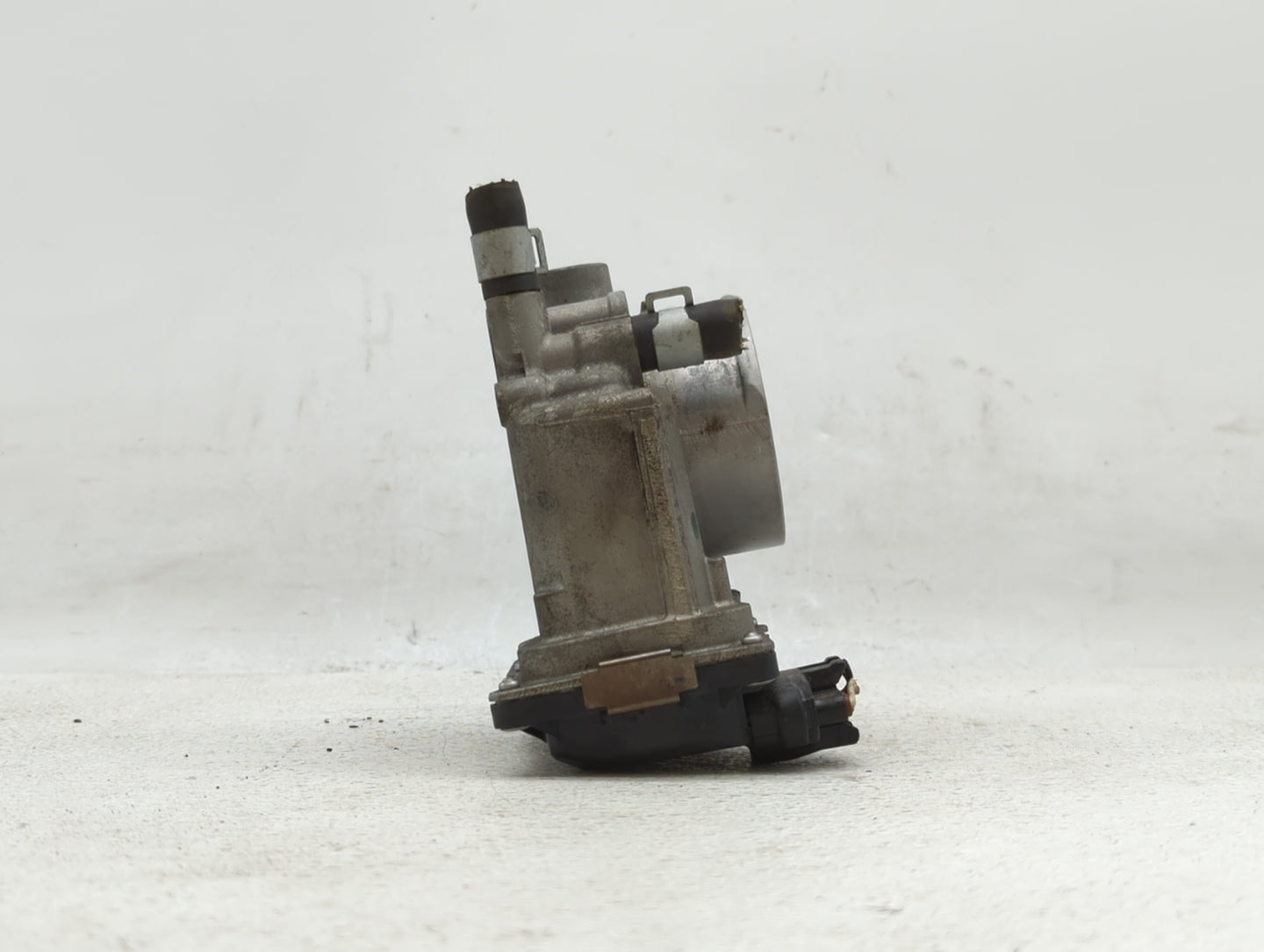 2013-2019 Nissan Sentra Throttle Body P/N:3RA60-01 C 3RA60-01 E, 3RA60-01 D Fits Fits 2013 2014 2015 2016 2017 2018 2019 OEM