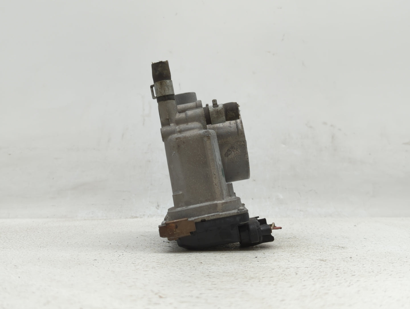 2013-2019 Nissan Sentra Throttle Body P/N:3RA60-01 C 3RA60-01 E, 3RA60-01 D Fits Fits 2013 2014 2015 2016 2017 2018 2019 OEM