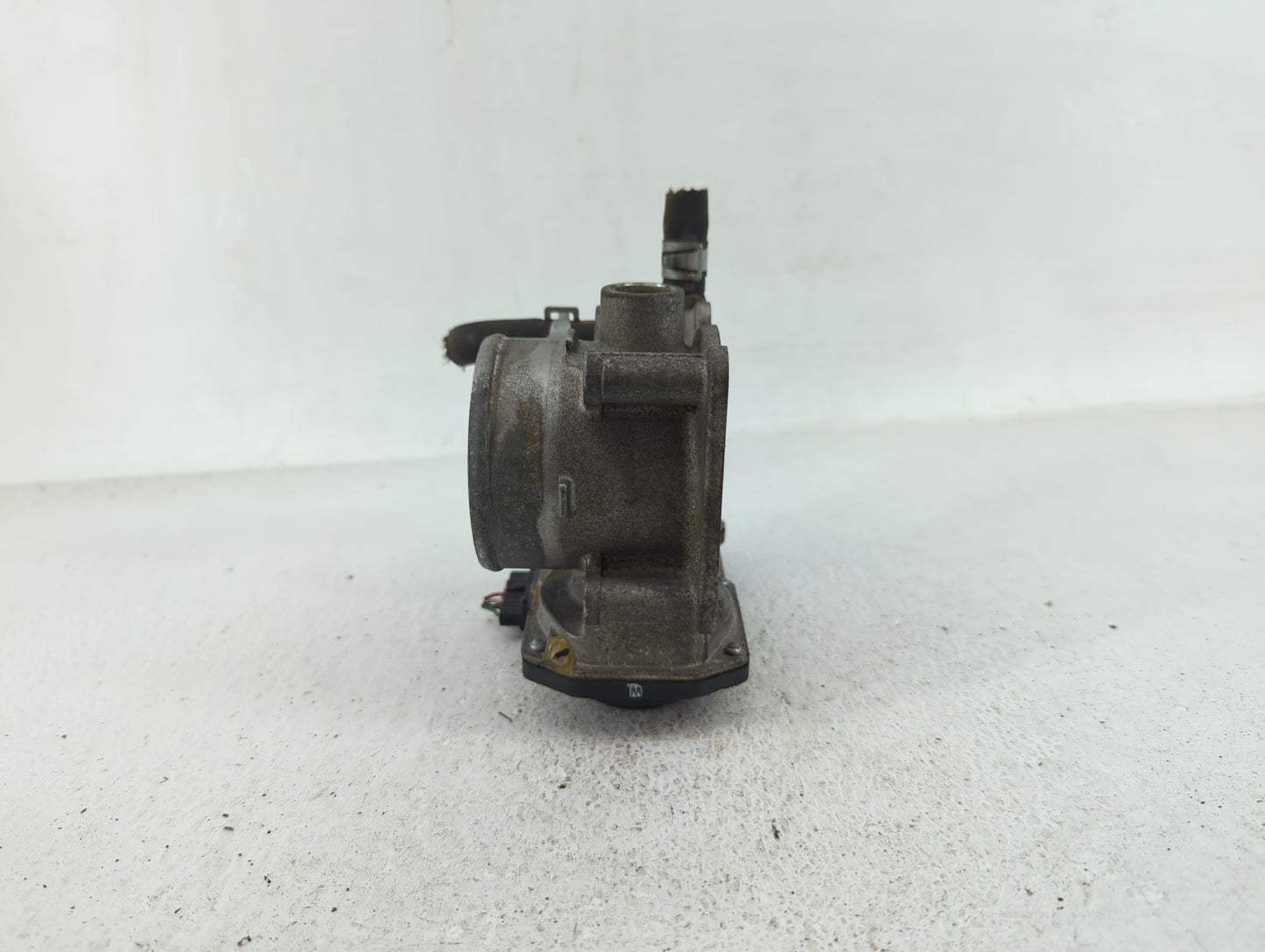 2013-2019 Nissan Sentra Throttle Body P/N:3RA60-01 A 3RA60-01 B Fits Fits 2013 2014 2015 2016 2017 2018 2019 OEM Used Auto P
