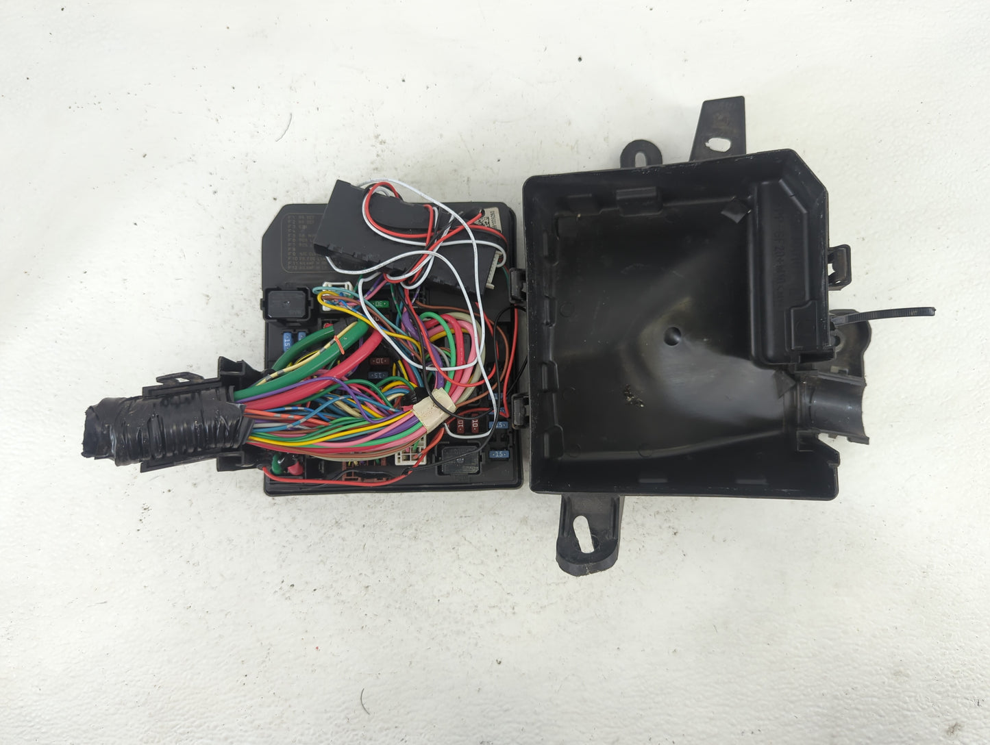 2015 Nissan Sentra Fusebox Fuse Box Panel Relay Module P/N:284B7 3RA1B Fits OEM Used Auto Parts - Oemusedautoparts1.com