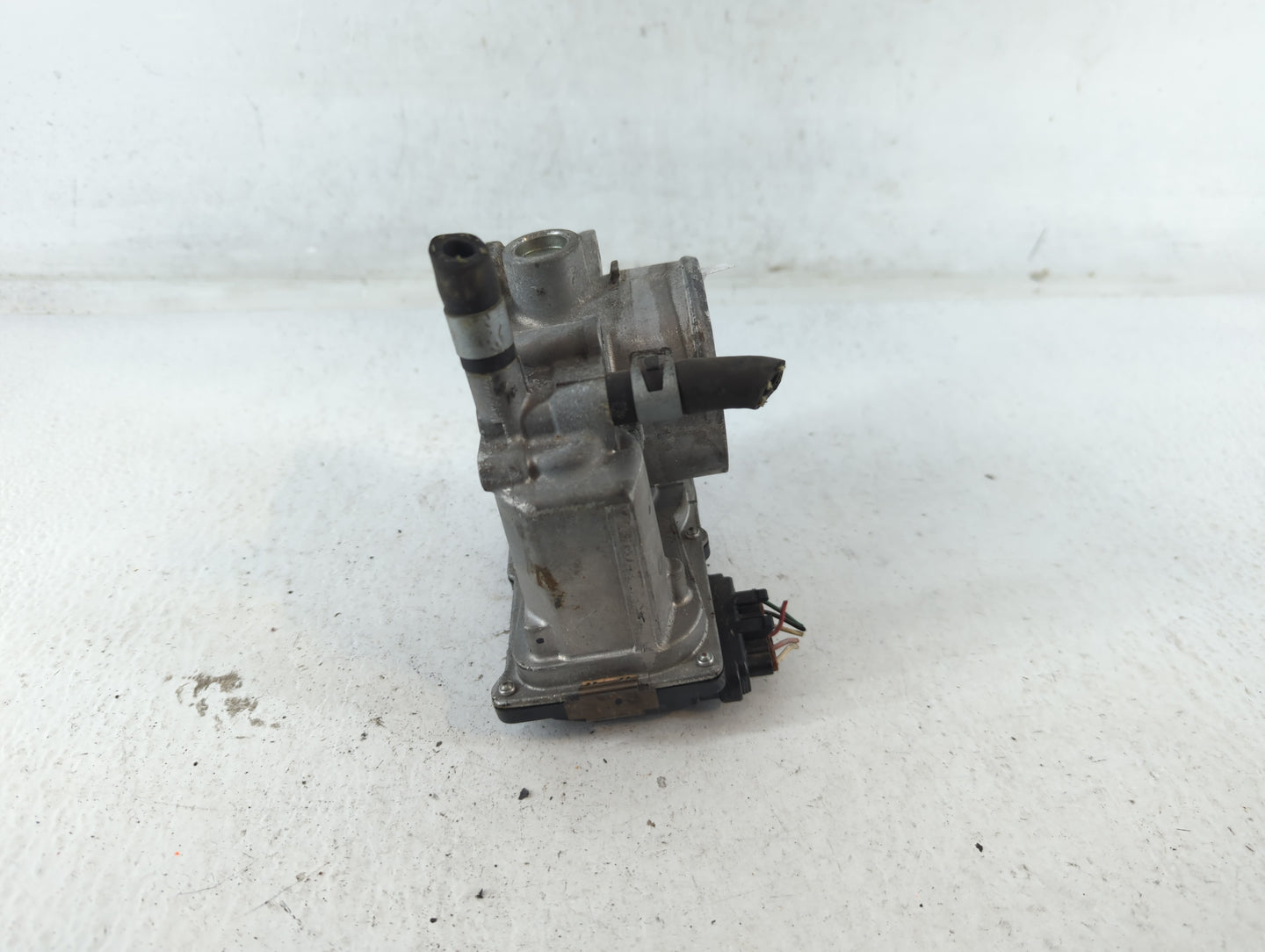 2013-2019 Nissan Sentra Throttle Body P/N:3RA60-01 A Fits Fits 2013 2014 2015 2016 2017 2018 2019 OEM Used Auto Parts - Oemu