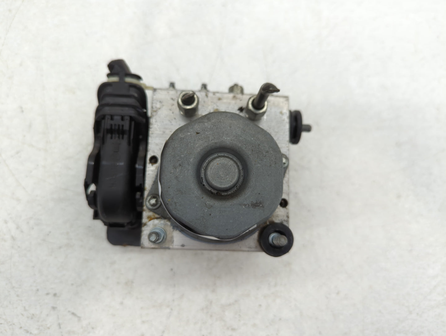 2015 Nissan Sentra ABS Pump Control Module Replacement P/N:21920398 Fits OEM Used Auto Parts - Oemusedautoparts1.com