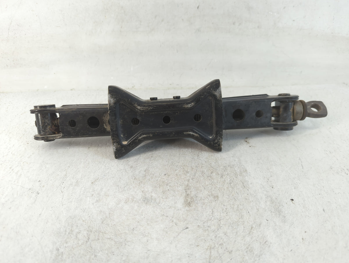 2015 Nissan Sentra Spare Scissor Car Jack 784021 - Oemusedautoparts1.com