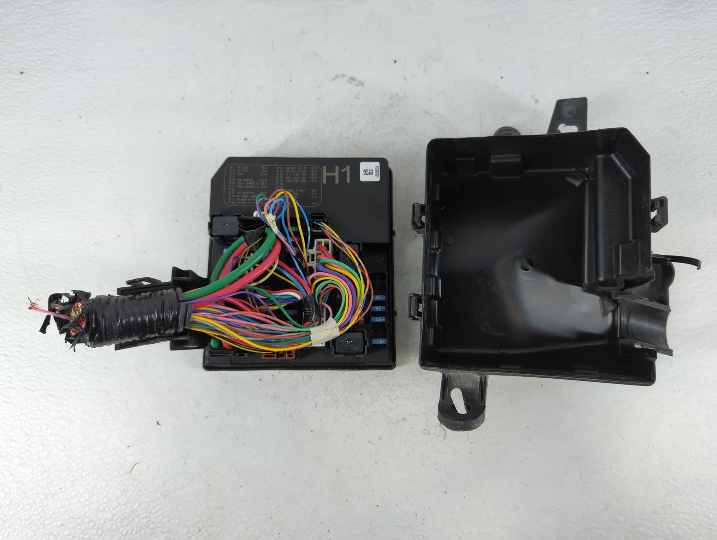 2013-2019 Nissan Sentra Fusebox Fuse Box Panel Relay Module P/N:284B7 3RA1A Fits Fits 2013 2014 2015 2016 2017 2018 2019 OEM