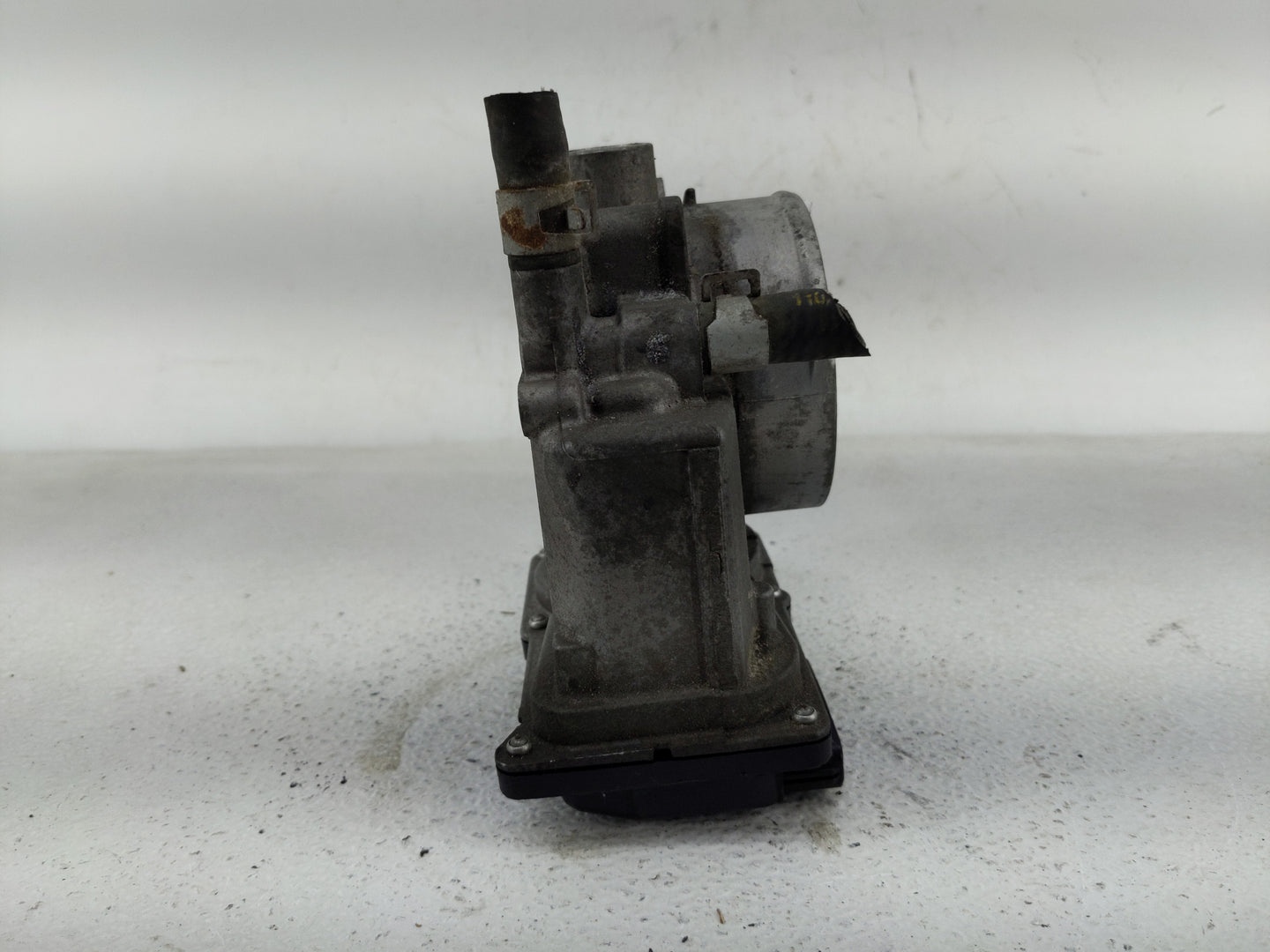 2015 Nissan Titan Throttle Body Fits OEM Used Auto Parts - Oemusedautoparts1.com