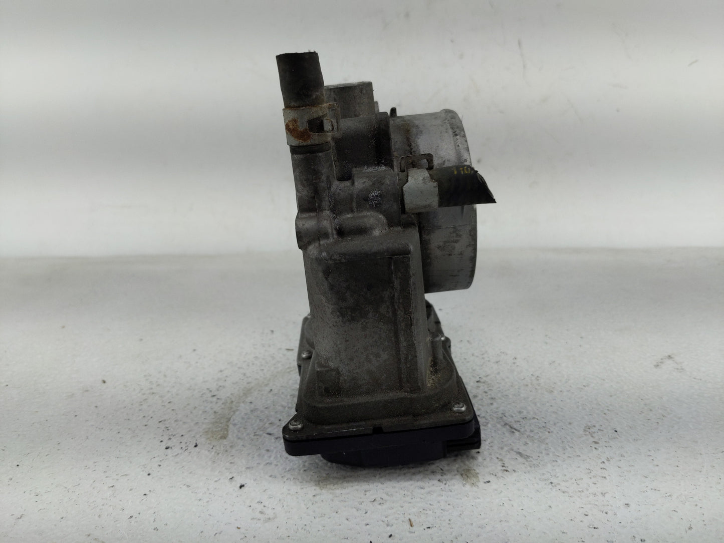 2015 Nissan Titan Throttle Body Fits OEM Used Auto Parts - Oemusedautoparts1.com