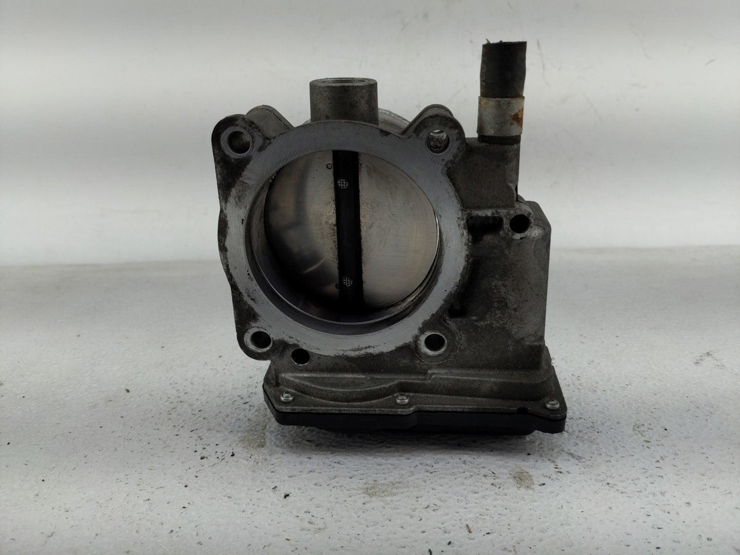 2015 Nissan Titan Throttle Body Fits OEM Used Auto Parts - Oemusedautoparts1.com