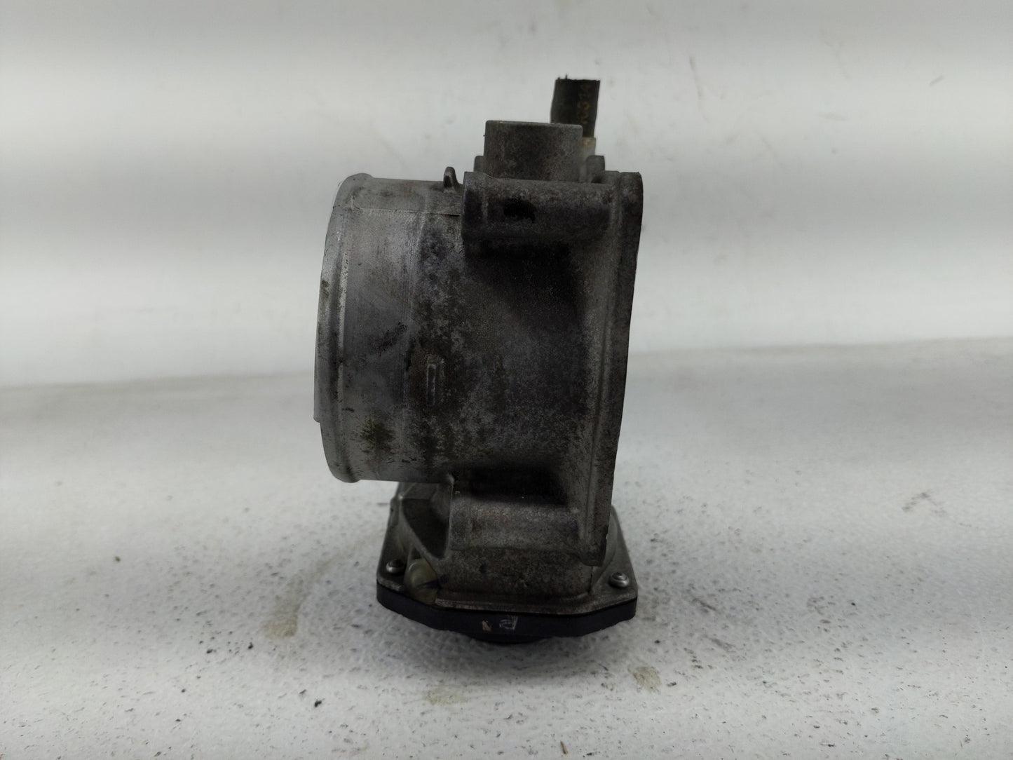 2015 Nissan Titan Throttle Body Fits OEM Used Auto Parts - Oemusedautoparts1.com