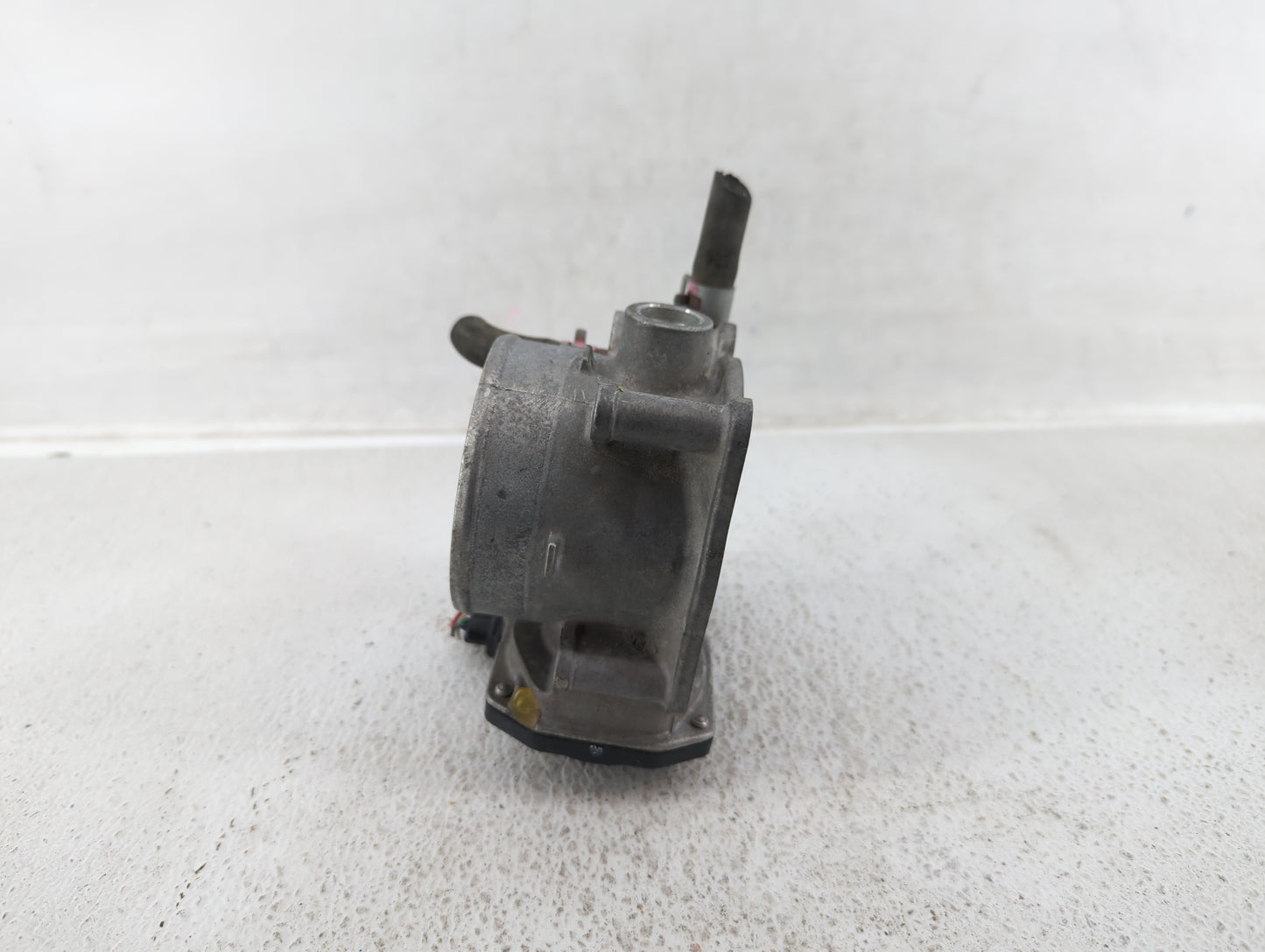 2013-2015 Nissan Titan Throttle Body P/N:16119 7S000 Fits Fits 2012 2013 2014 2015 2016 OEM Used Auto Parts - Oemusedautopar