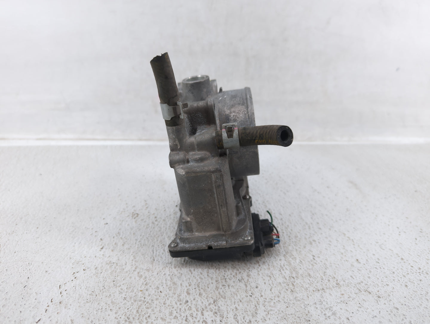 2013-2015 Nissan Titan Throttle Body P/N:16119 7S000 Fits Fits 2012 2013 2014 2015 2016 OEM Used Auto Parts - Oemusedautopar