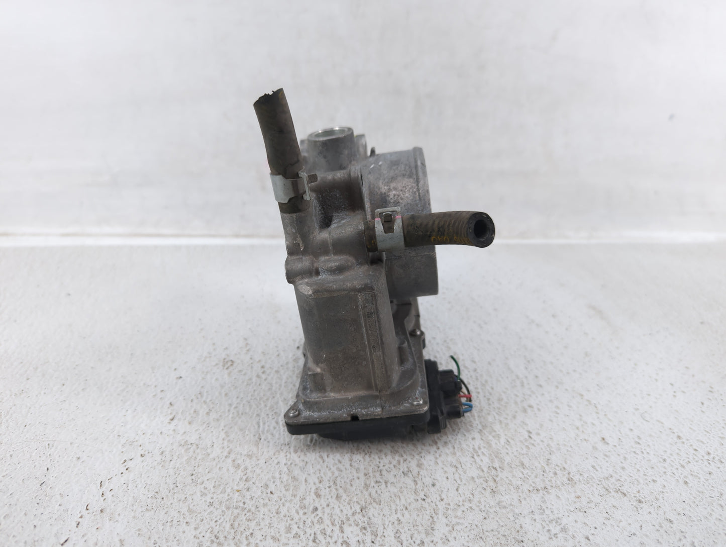 2013-2015 Nissan Titan Throttle Body P/N:16119 7S000 Fits Fits 2012 2013 2014 2015 2016 OEM Used Auto Parts - Oemusedautopar