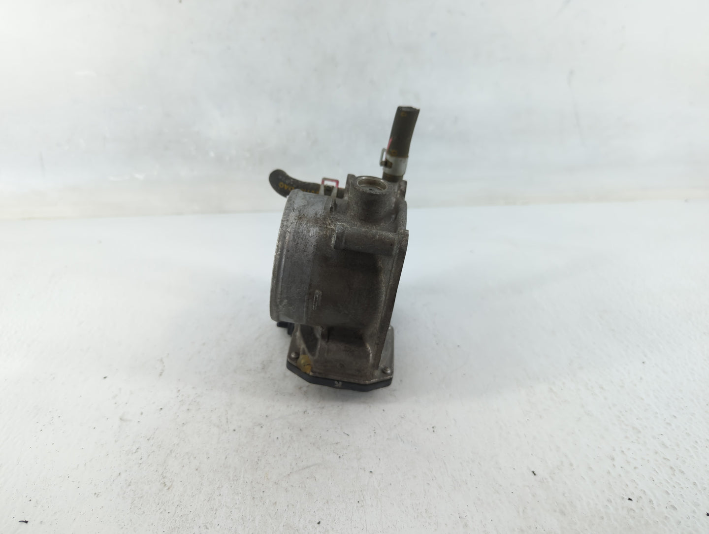 2013-2015 Nissan Titan Throttle Body P/N:16119 7S000 Fits Fits 2012 2013 2014 2015 2016 OEM Used Auto Parts - Oemusedautopar
