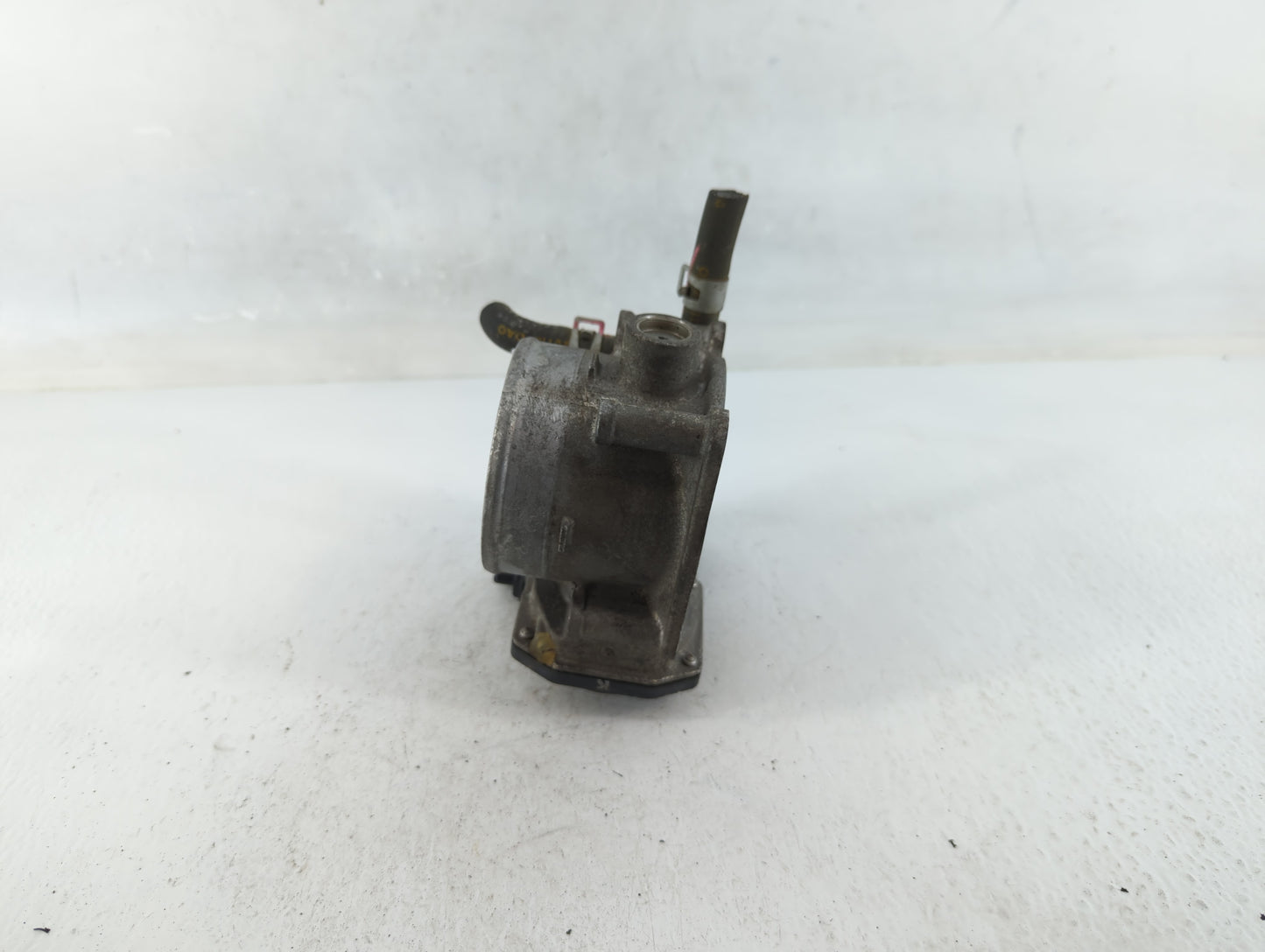 2013-2015 Nissan Titan Throttle Body P/N:16119 7S000 Fits Fits 2012 2013 2014 2015 2016 OEM Used Auto Parts - Oemusedautopar