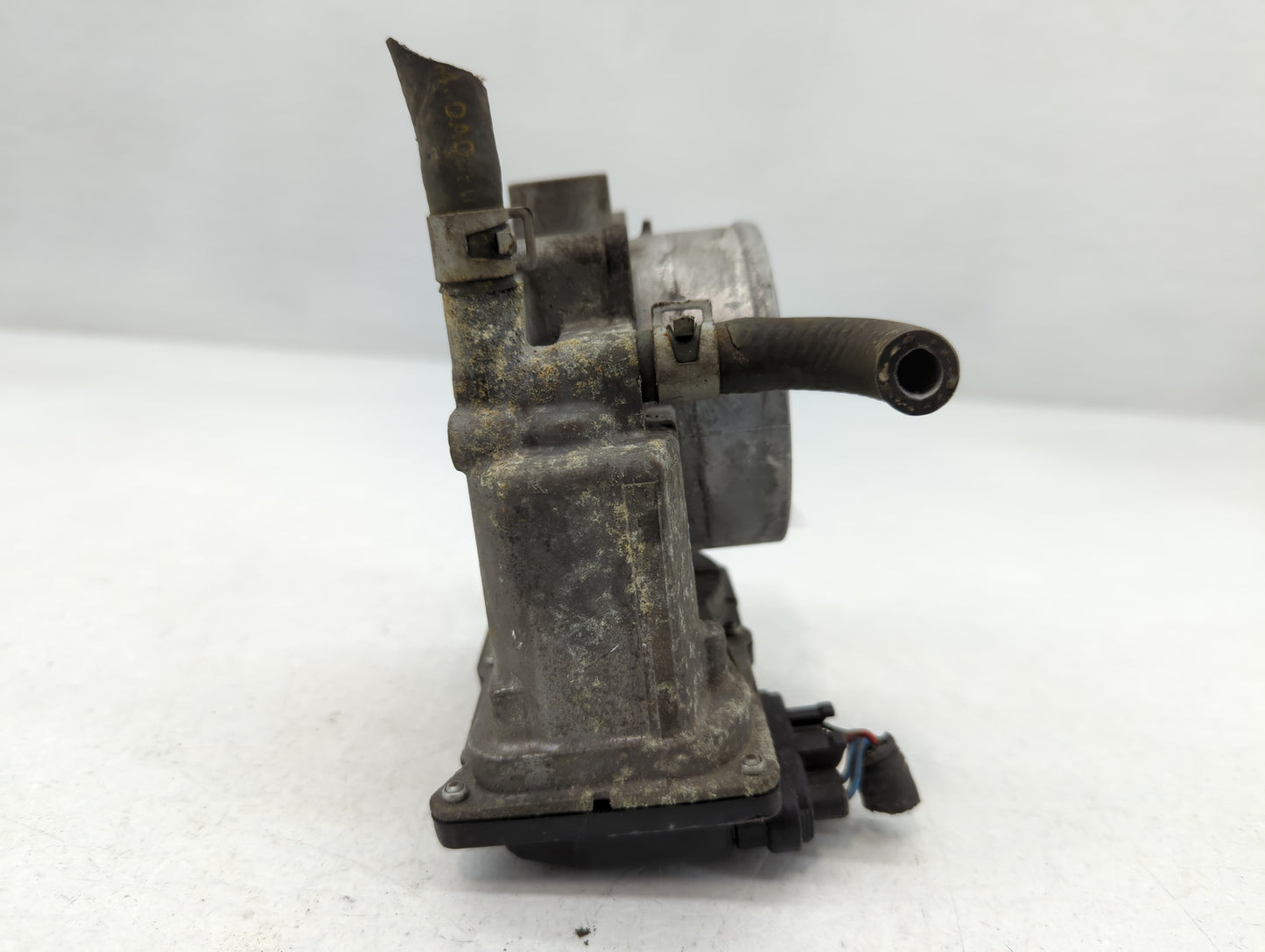 2013-2015 Nissan Titan Throttle Body P/N:16119 7S000 Fits Fits 2012 2013 2014 2015 2016 OEM Used Auto Parts - Oemusedautopar