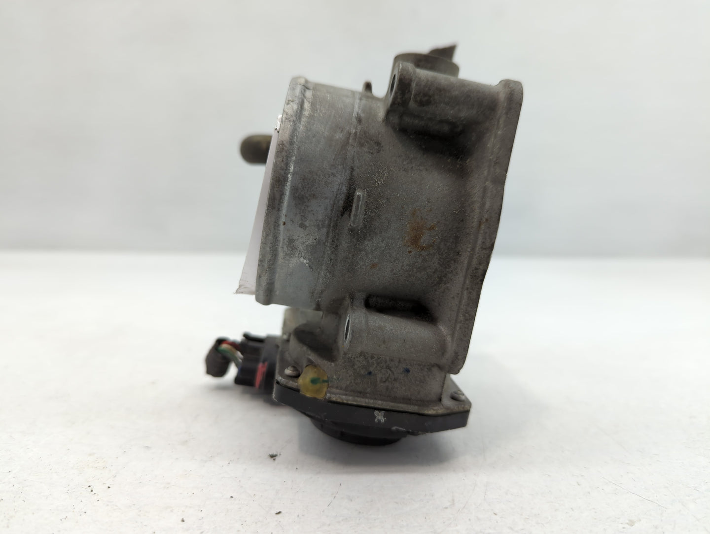 2013-2015 Nissan Titan Throttle Body P/N:16119 7S000 Fits Fits 2012 2013 2014 2015 2016 OEM Used Auto Parts - Oemusedautopar